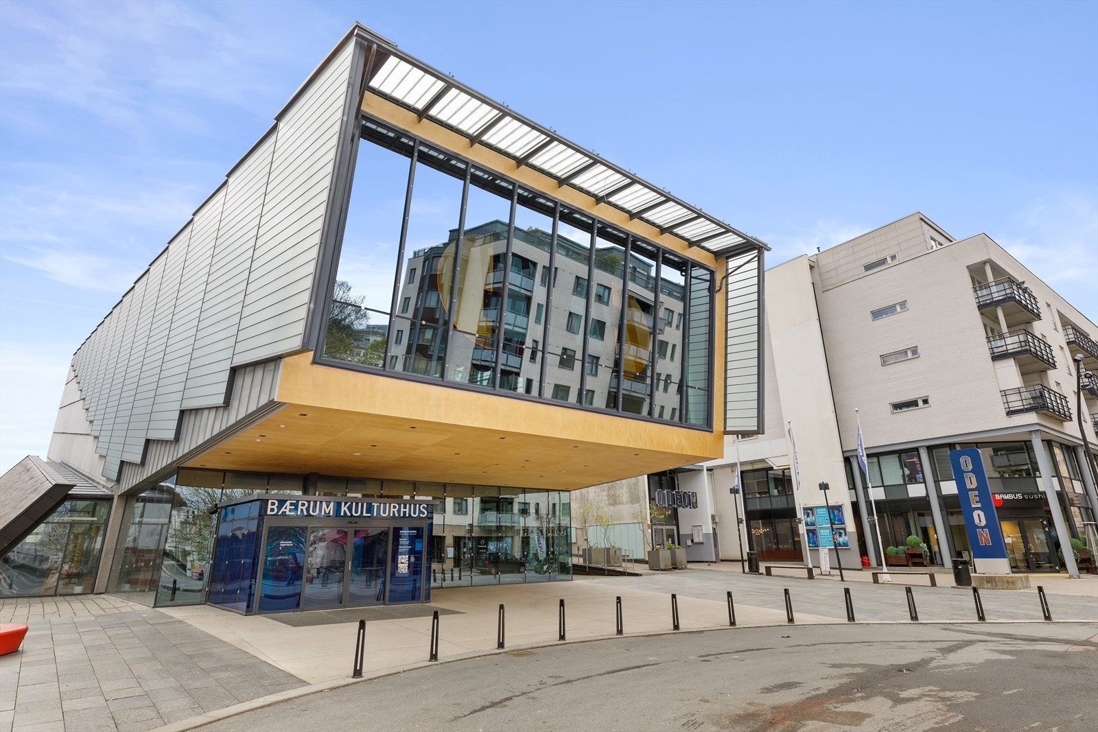 Sandvika tilbyr et bredt utvalg av butikker, både fra kjente kjeder og mindre nisjeaktører. Galleribilde