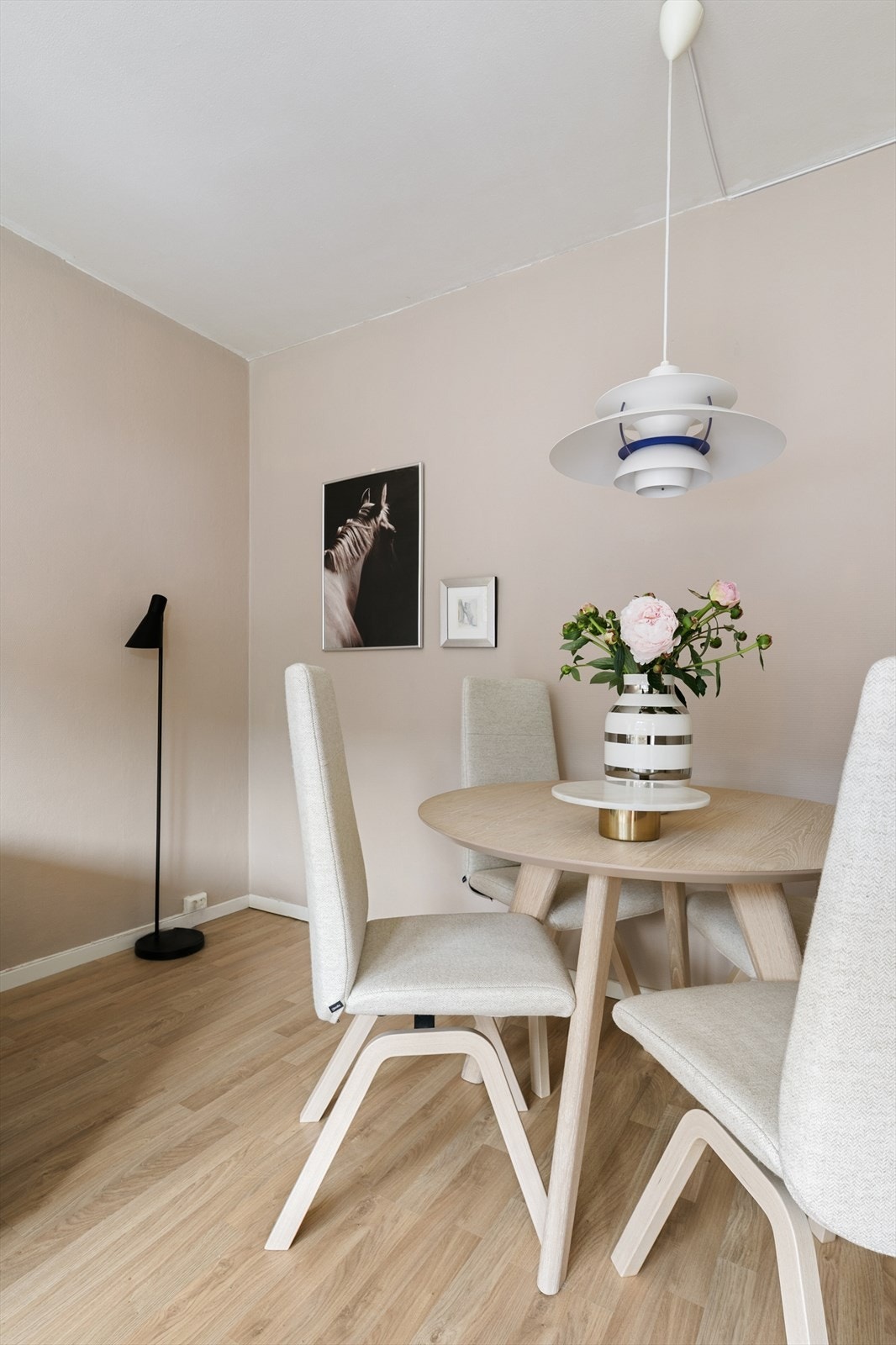 Inviter venner og familie og nyt et godt måltid her. Galleribilde