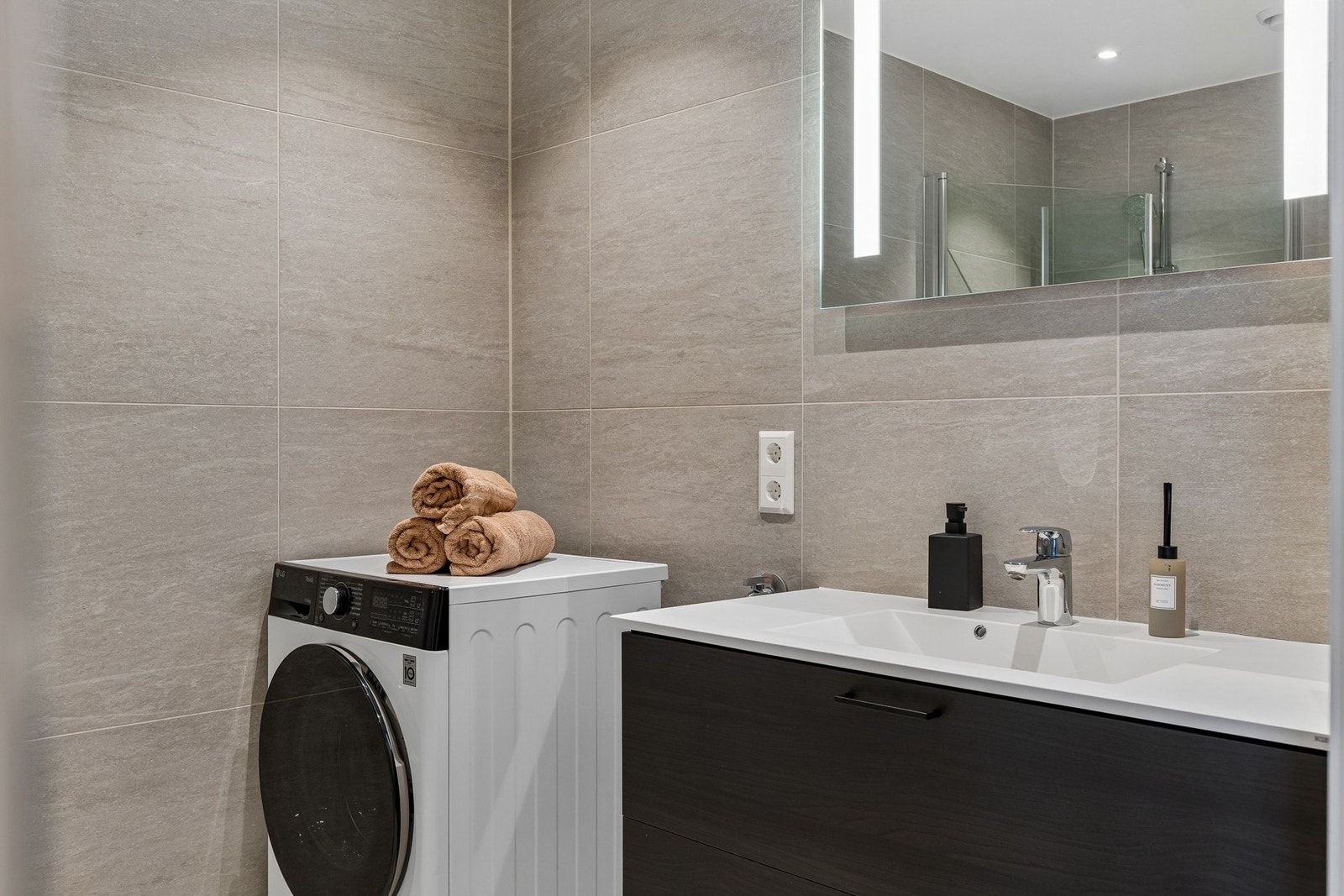 Badet holder en gjennomgående høy standard fra byggeåret 2024. Galleribilde