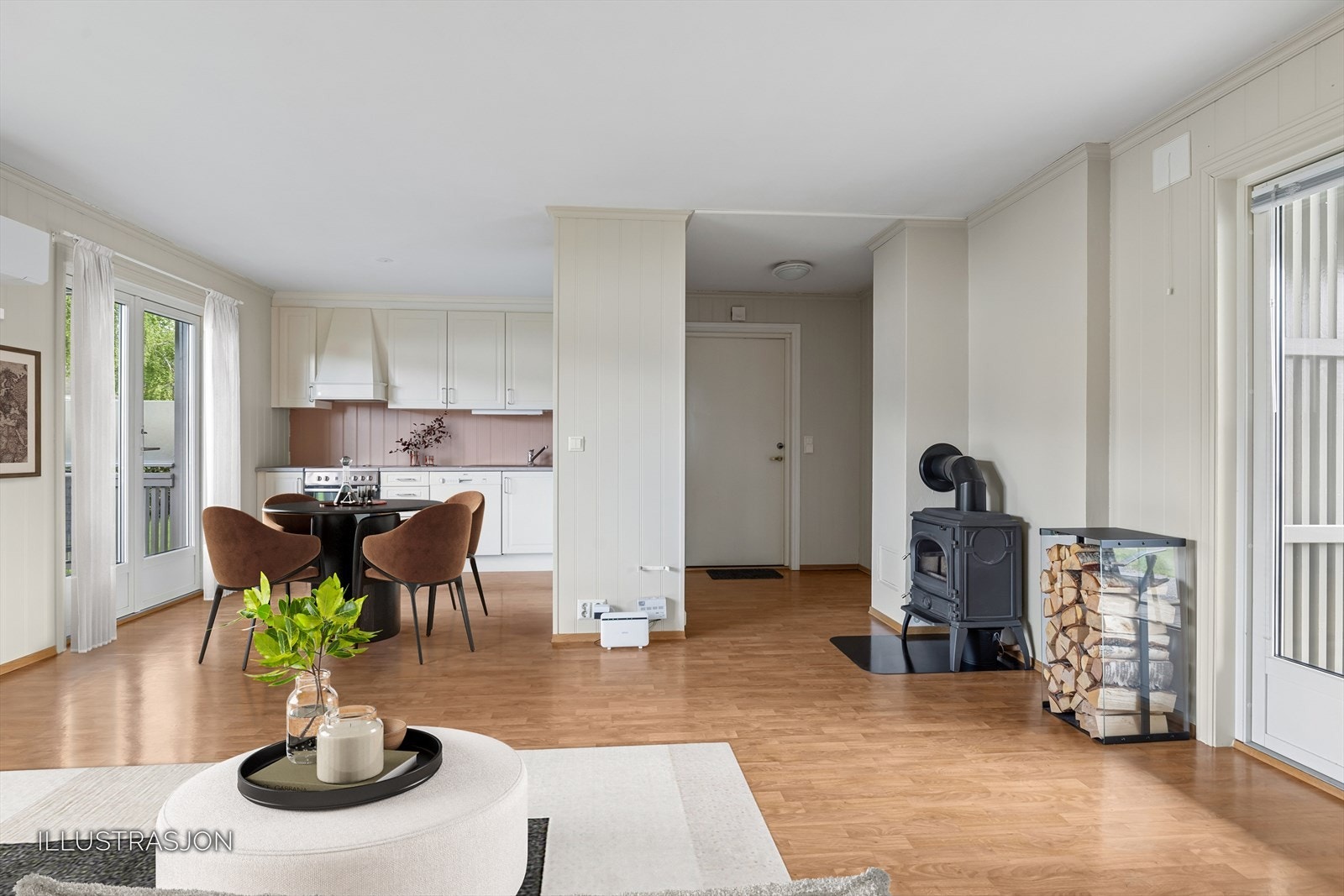 Praktisk planløsning med åpent kjøken/stue løsning. Stue har vedovn som varmer godt på kalde dager. Galleribilde