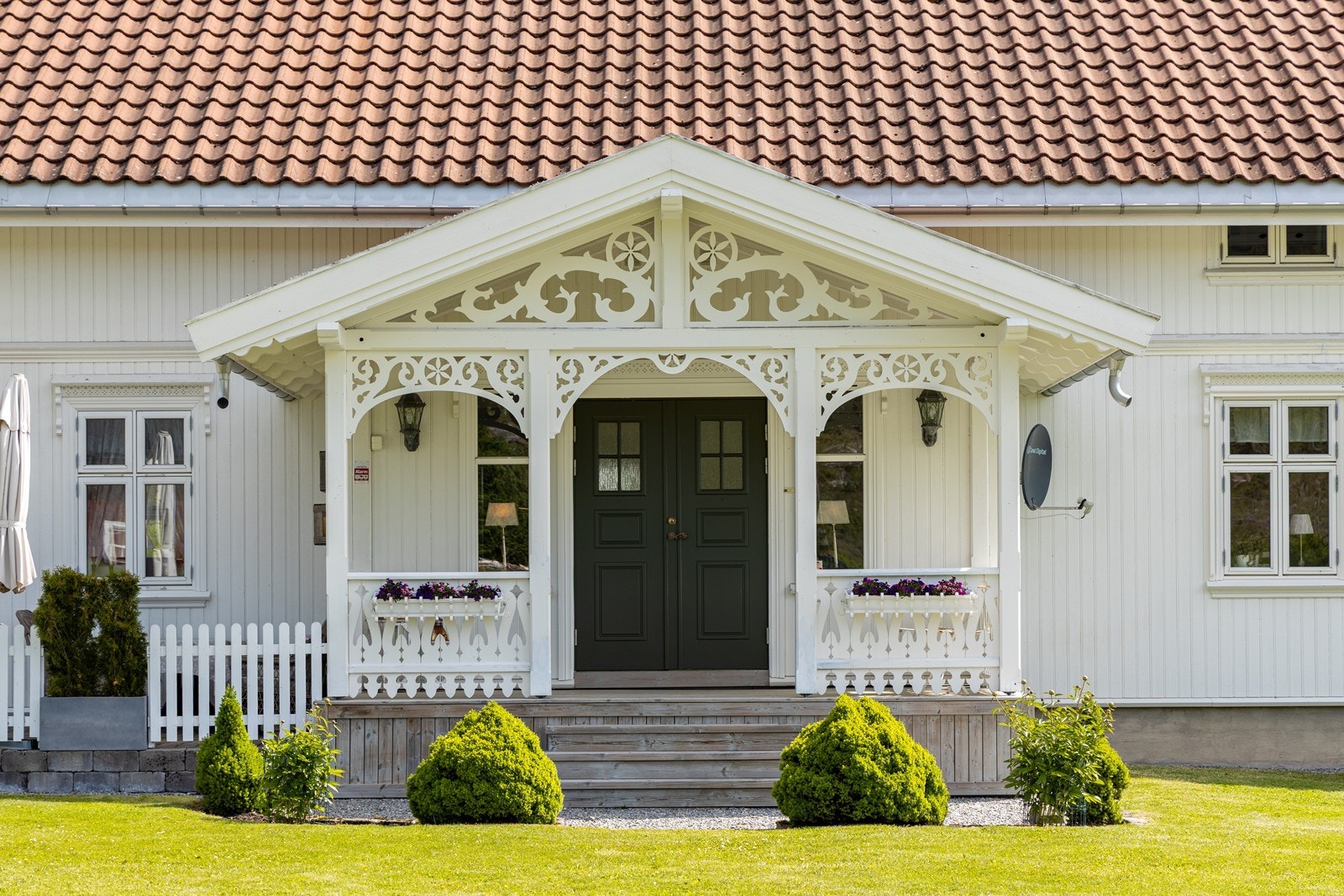 Velkommen inn i et nydelig familiehjem i klassisk sveitserstil! Galleribilde