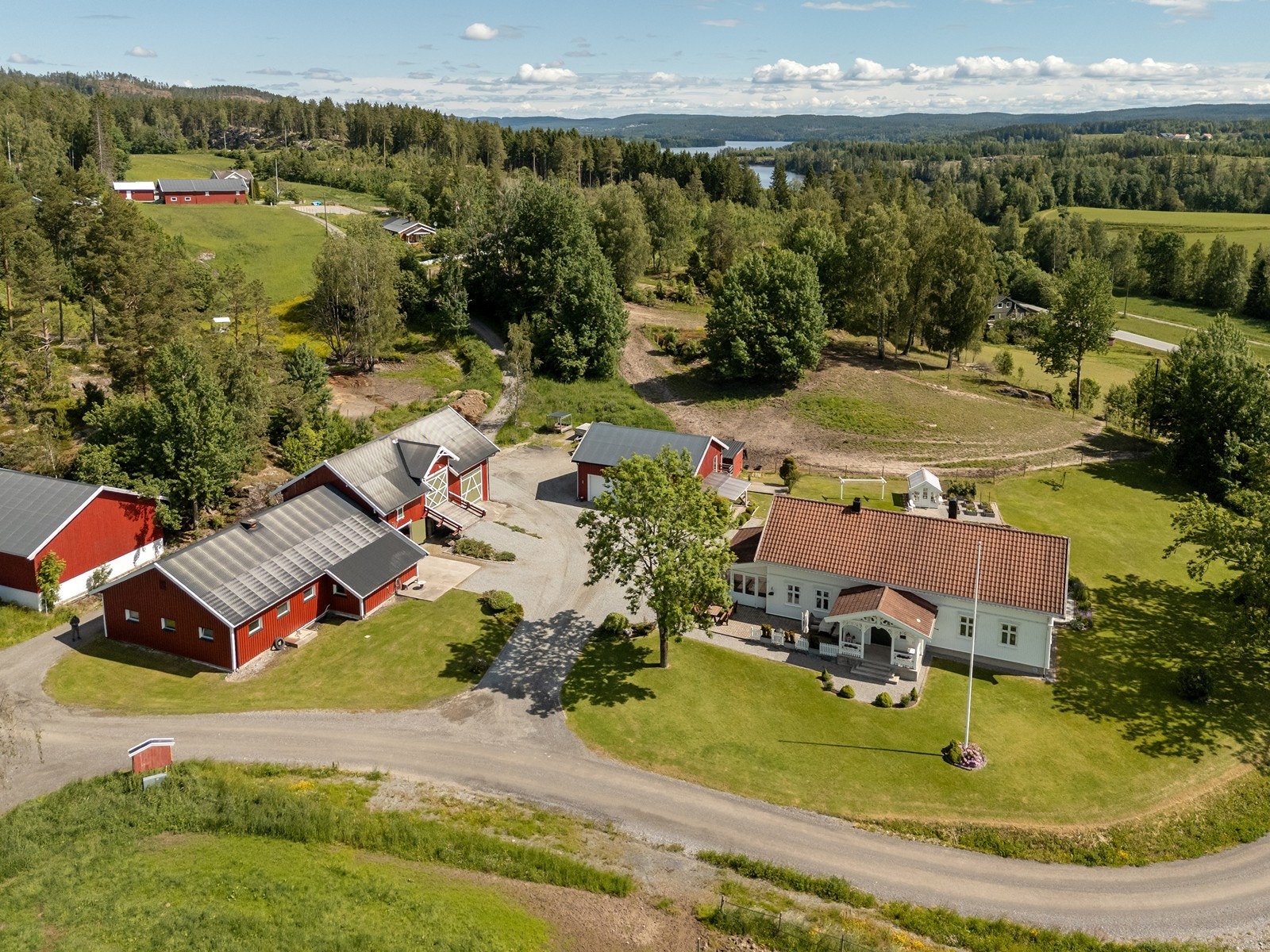 Aktiv Eiendomsmegling v/Kenneth Sverre har gleden av å presentere Botnersæterveien 17! Foto: Svein Michaelsen Galleribilde