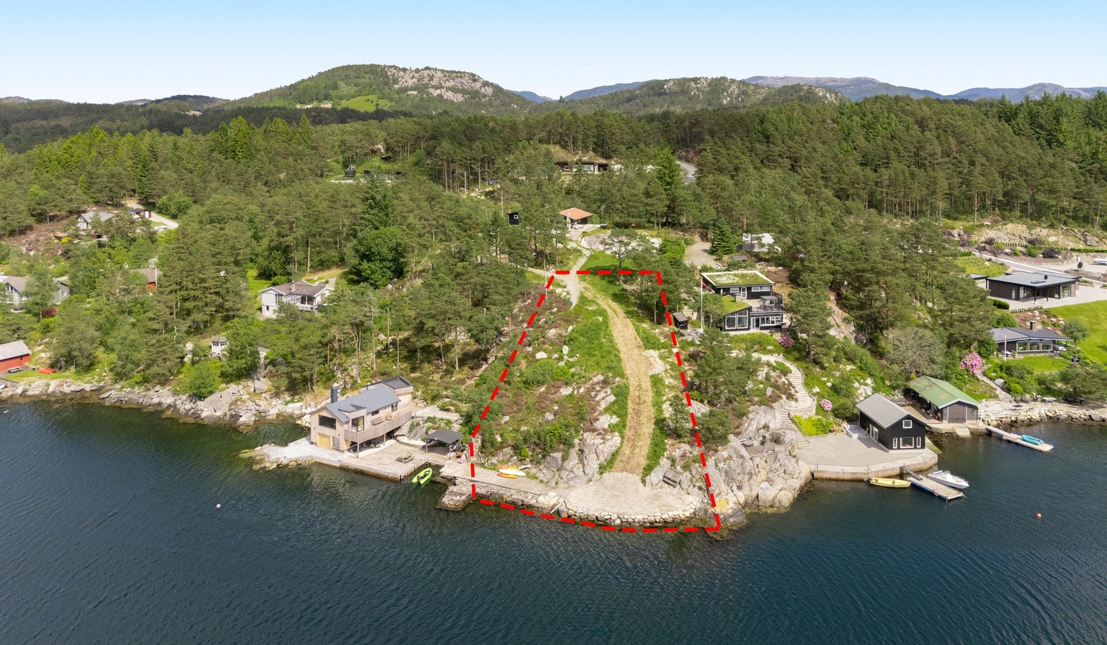 Tomtegrensene er veiledende og kan fravike fra virkeligheten. Foto: Panomax studio