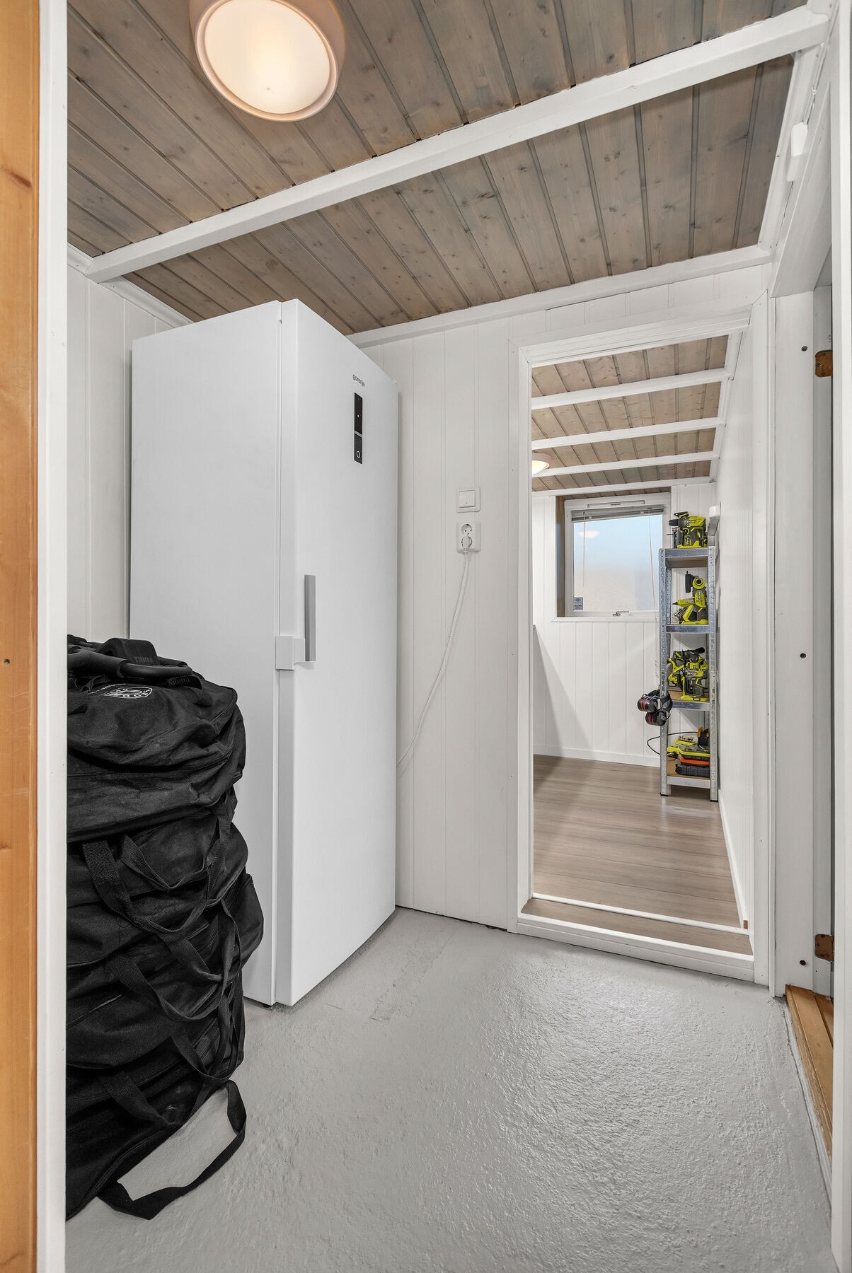 En av bodene i kjelleren, med god plass til lagring. Galleribilde