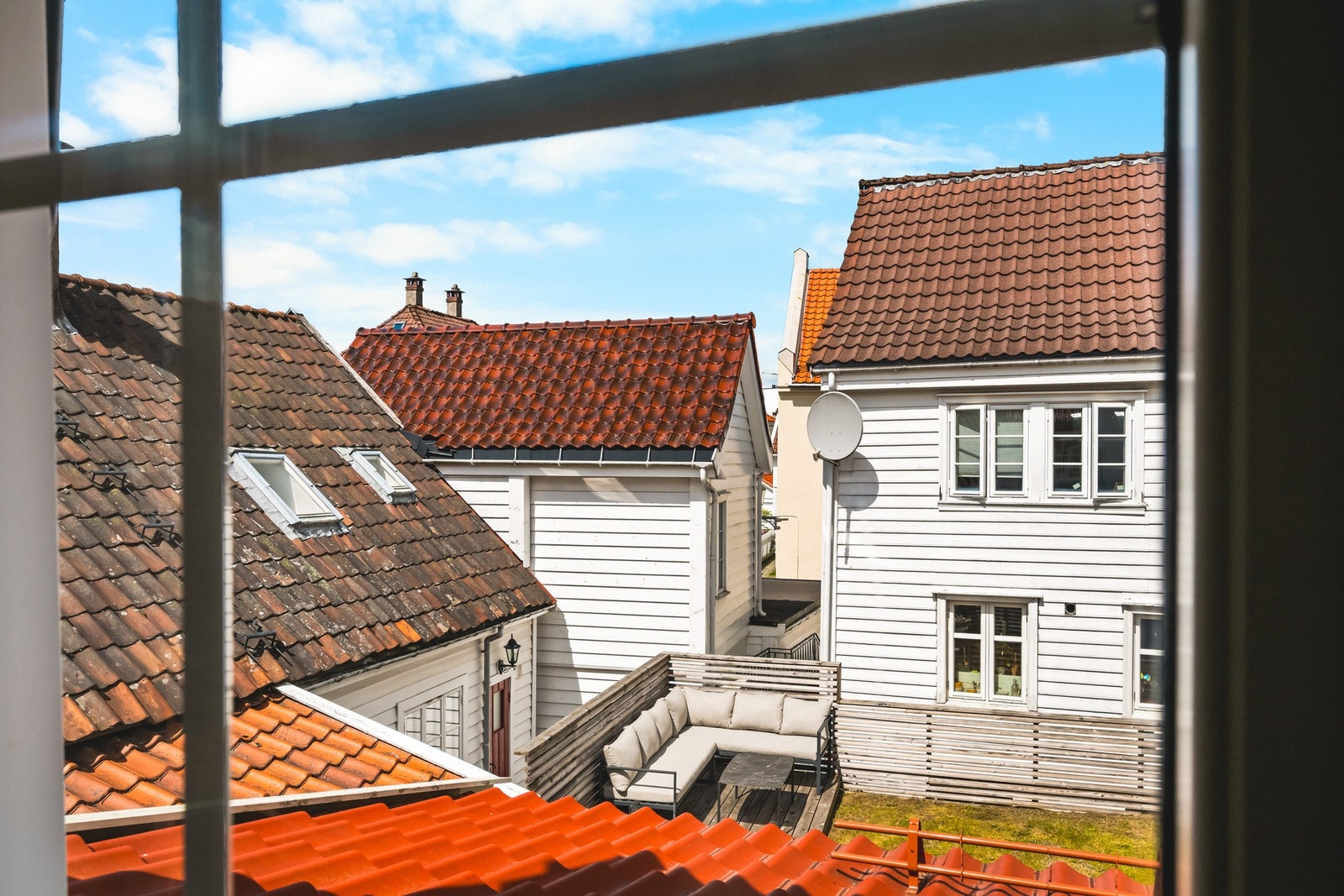 Du kan nyte en fin utsikt mot sameiets hage Galleribilde