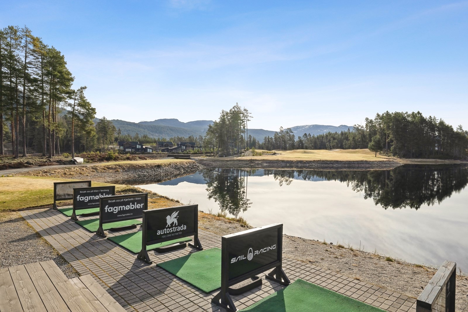 Golfbanen ble i 2025 kåret til årets beste! Snart tilbyr Vrådal golf, simulatorer slik at golfformen kan holdes ved like gjennom vinteren. Galleribilde