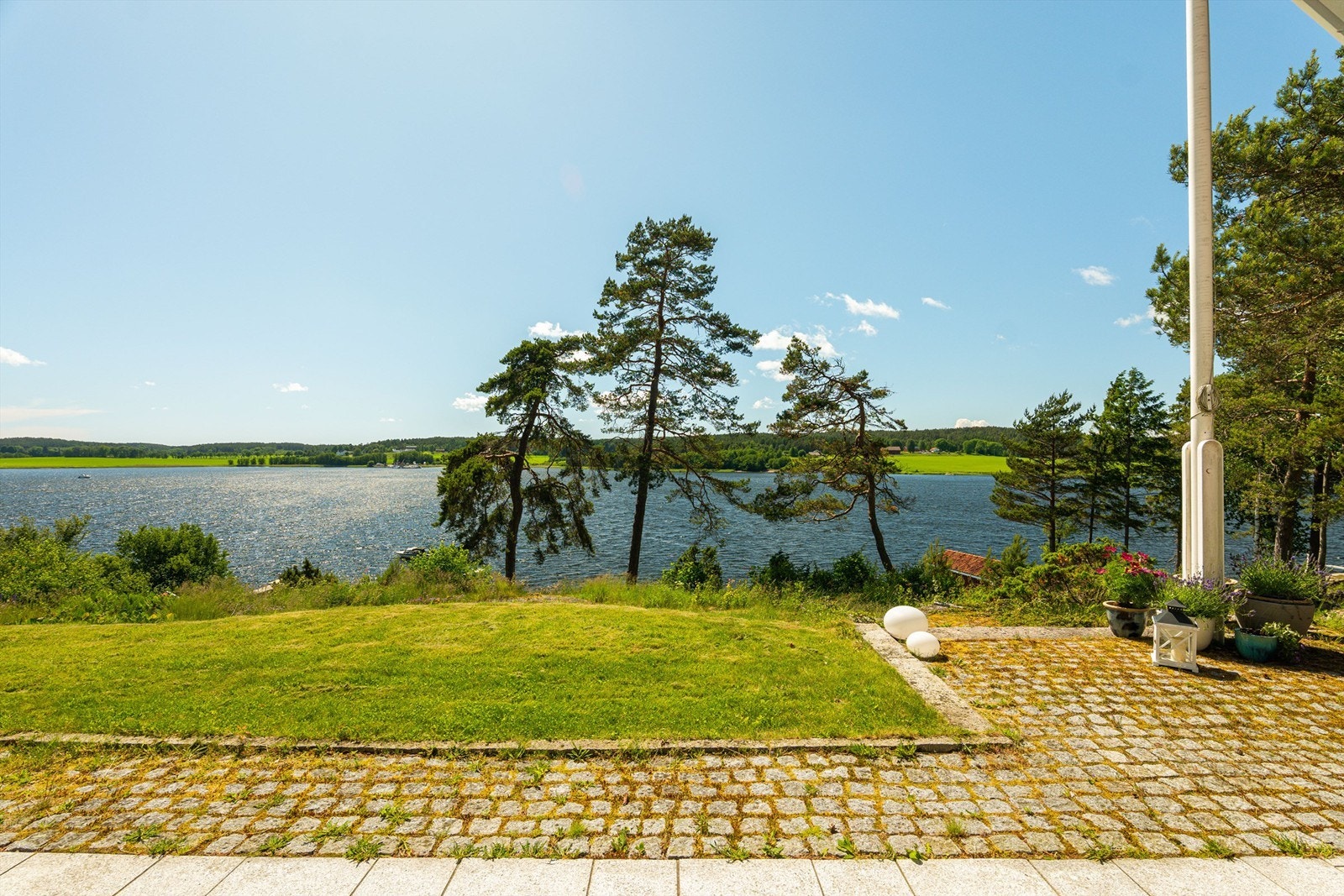 Vid utsikt over Tosekilen til det fagre Torsneslandet i vest. Galleribilde