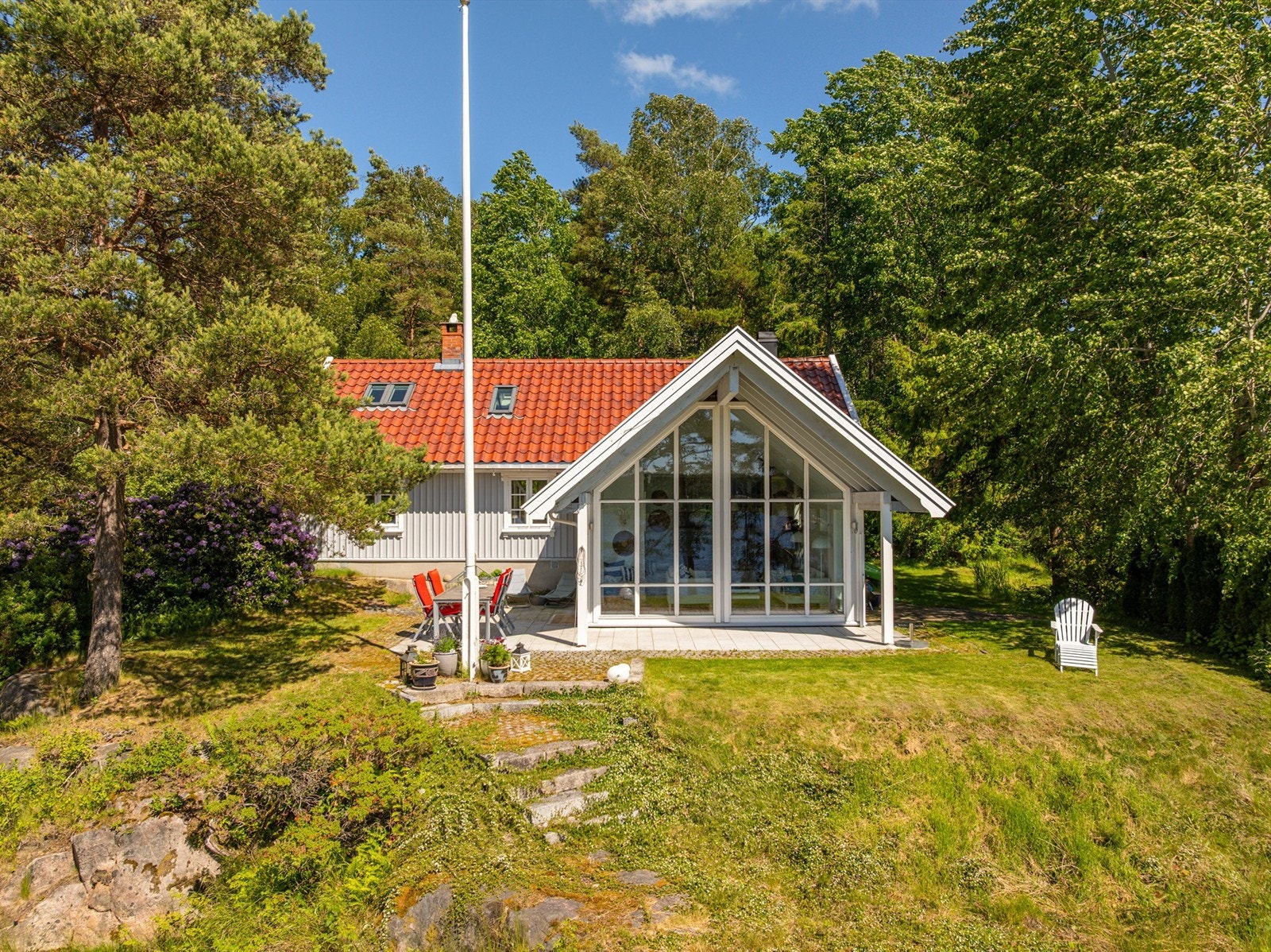 Flere utvidelser ble utført omkring 2007, blant annet i form av et voluminøst tilbygg mot vest. Galleribilde