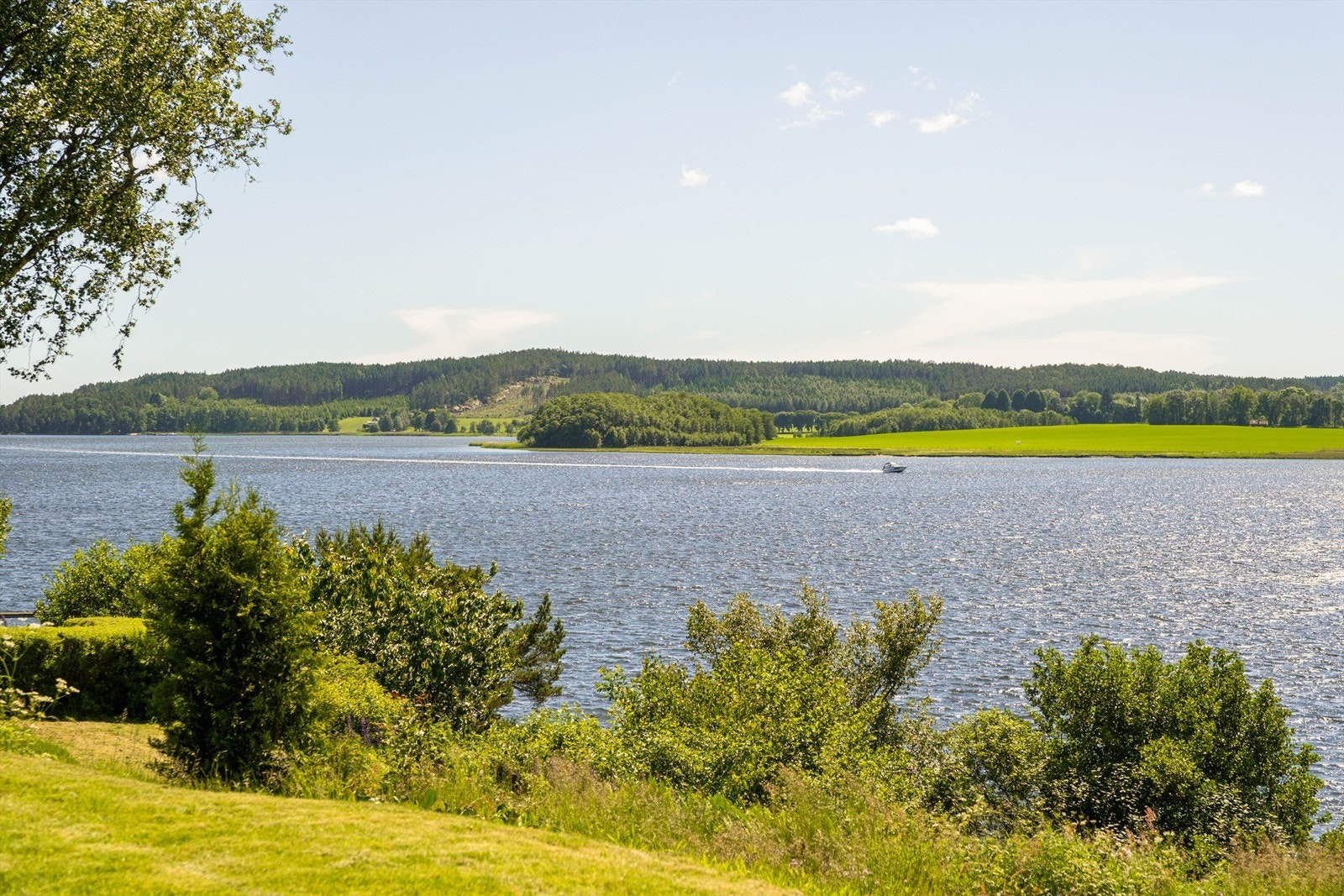Båtplassen rett nedenfor er et ypperlig utgangspunkt for utflukter i skjærgården. Galleribilde