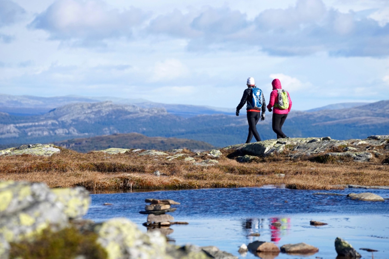 Skeikampen er en attraktiv helårsdestinasjon. Sommer og høst byr på fantastiske turmuligheter til fots og på sykkel, gjennom seterlandskap, fjellveier og merkede stier. Galleribilde