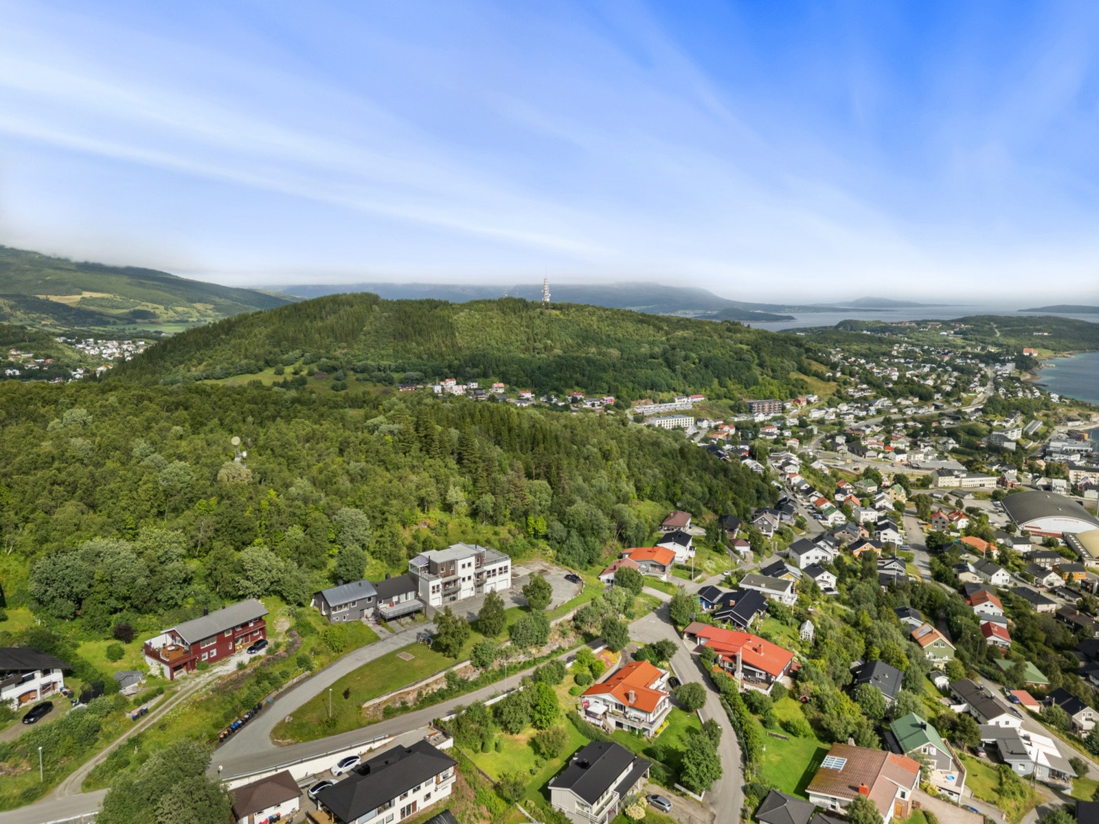 Her får du mulighet til å bygge drømmeboligen din i et allerede veletablert boligområde hvor alt av infrastruktur er på plass Galleribilde