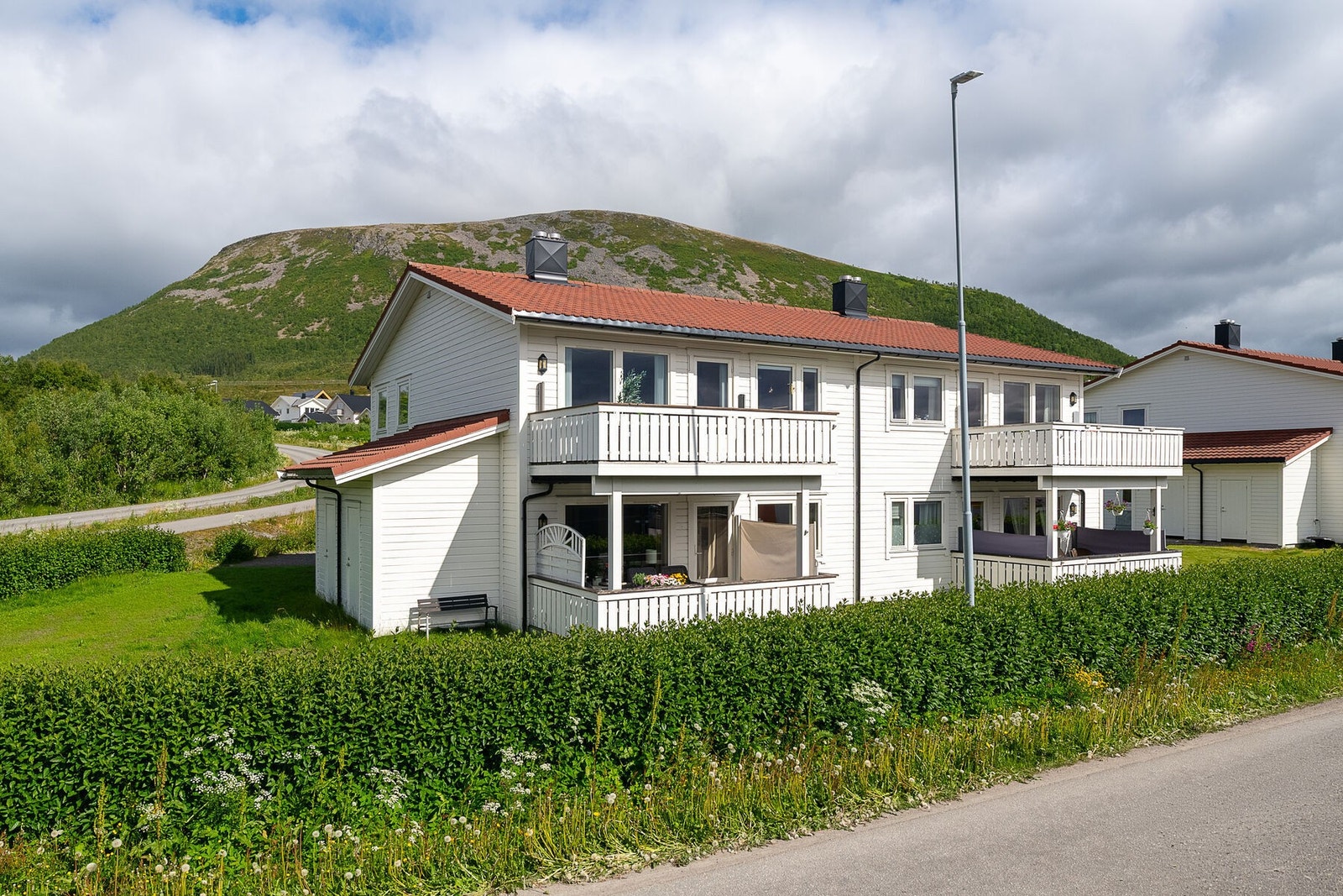 Velkommen til Arons vei 12B og denne velholdte andelsleiligheten i Solsiden Strand borettslag! Foto: Lunde Images AS. Galleribilde