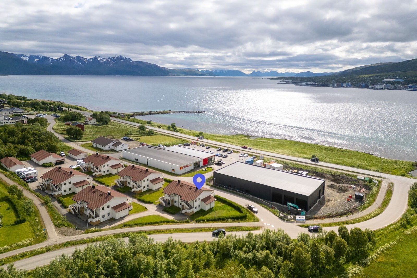 Her bor du i et nyere, attraktivt og familievennlig boligområde på Strand I med bl.a. barneskole, barnehage og Galleribilde
