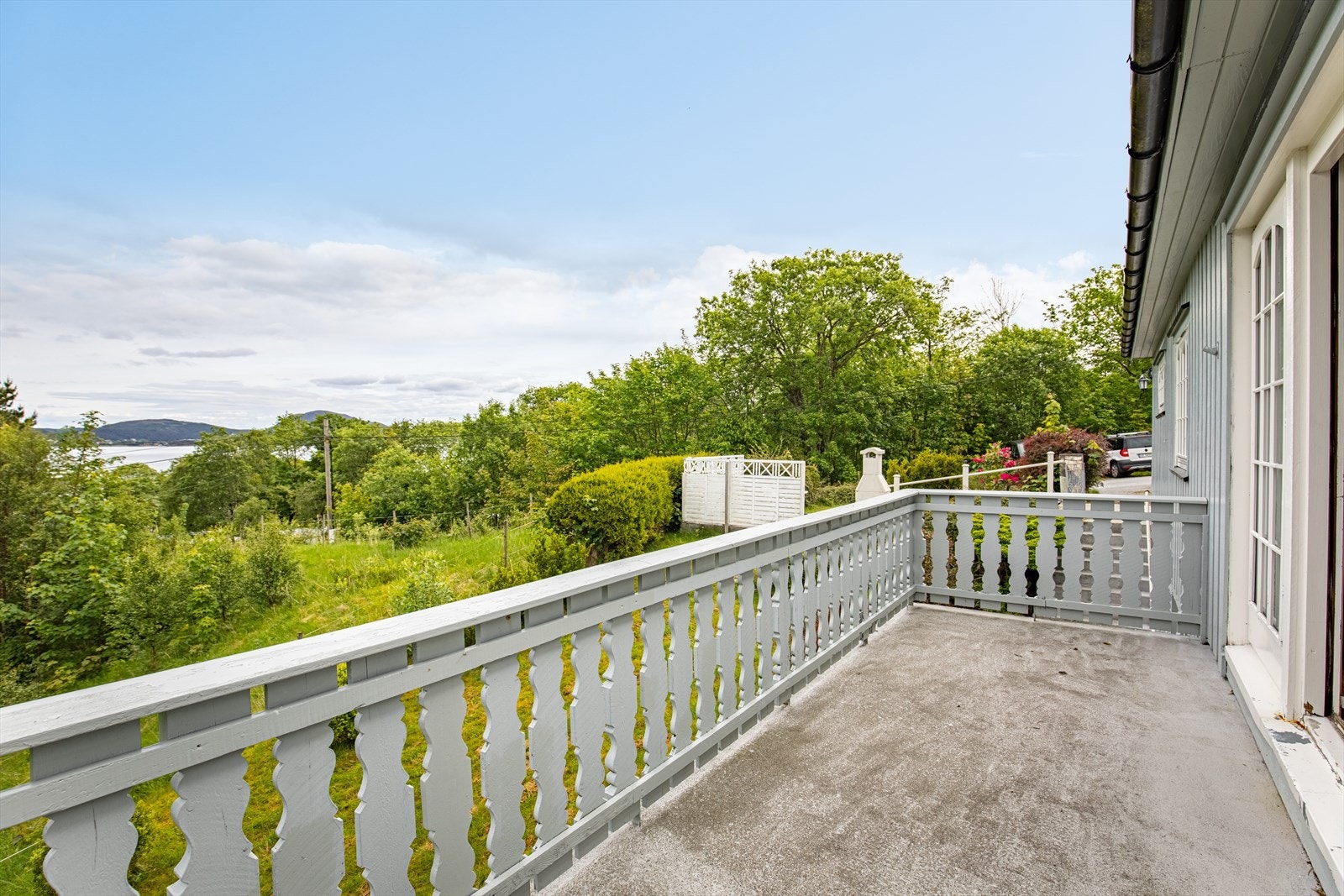 Veranda med god plass til sittegruppe Galleribilde