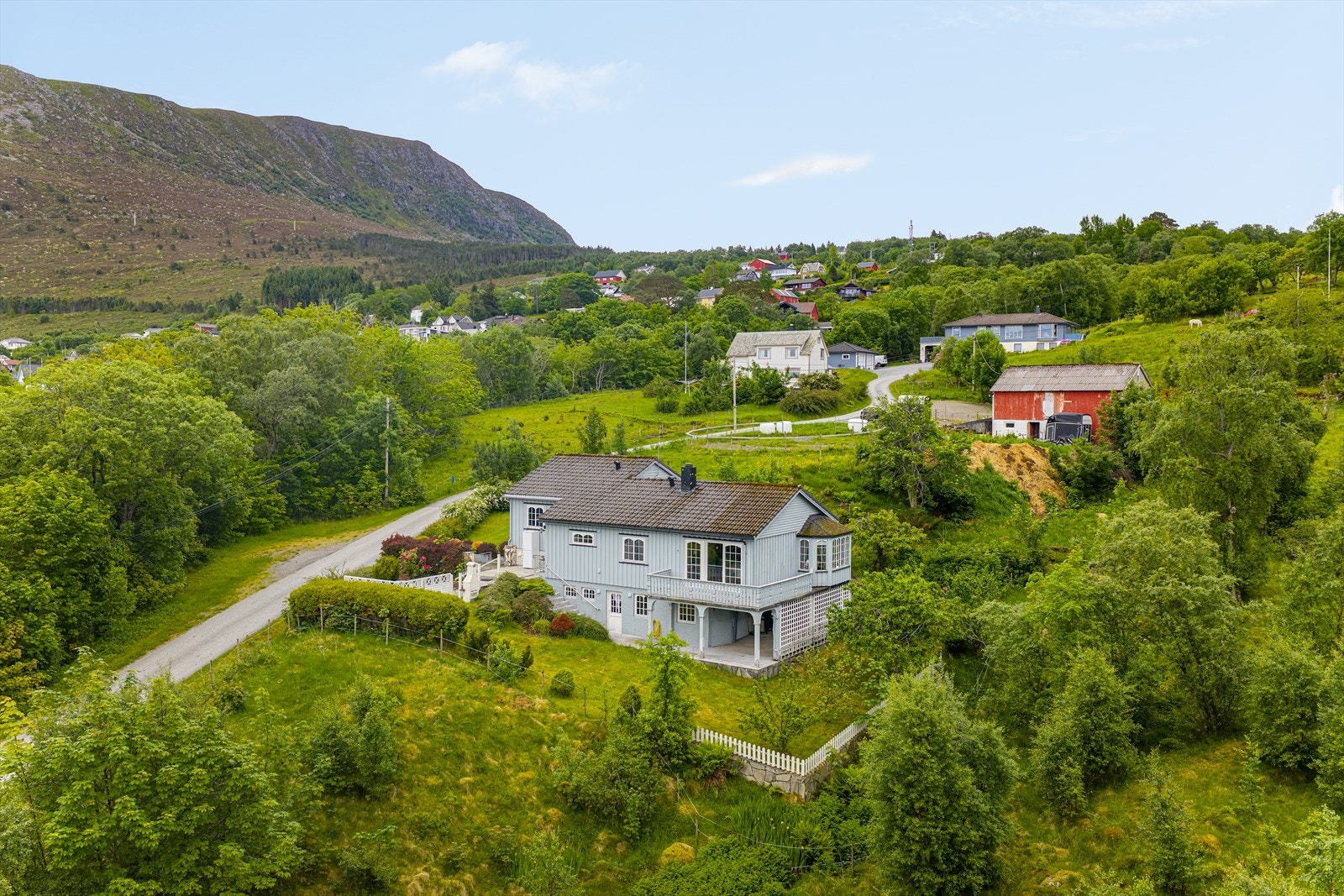 Øygardsvegen 12 presenteres av Hedda Nedrelid v/Notar | Foto av Blåtind fotografikk | Galleribilde