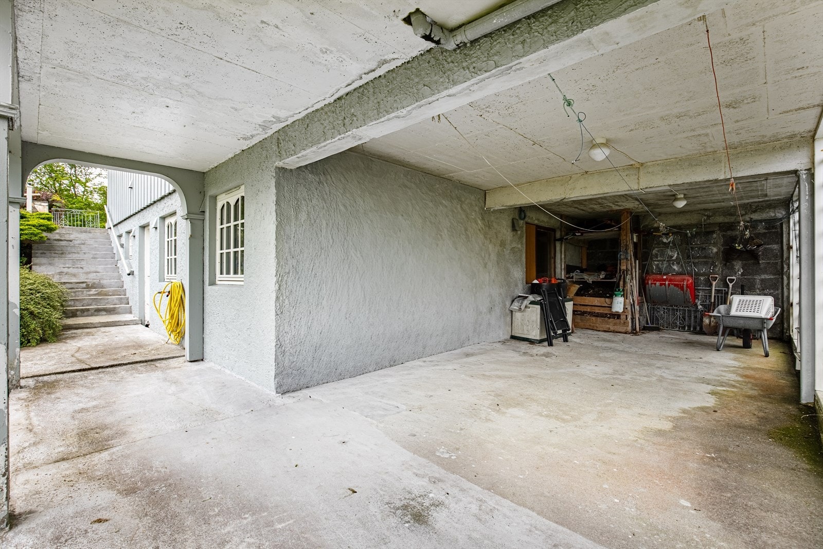 Praktisk lagringsplass under veranda Galleribilde