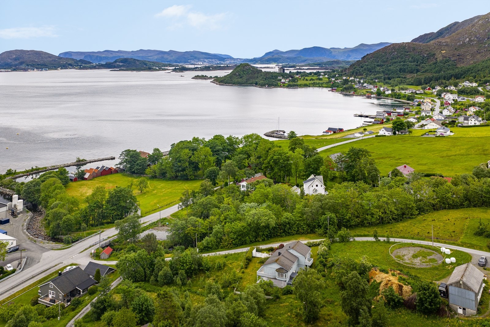 Velkommen til en hyggelig visning! | Foto av Blåtind fotografikk | Galleribilde