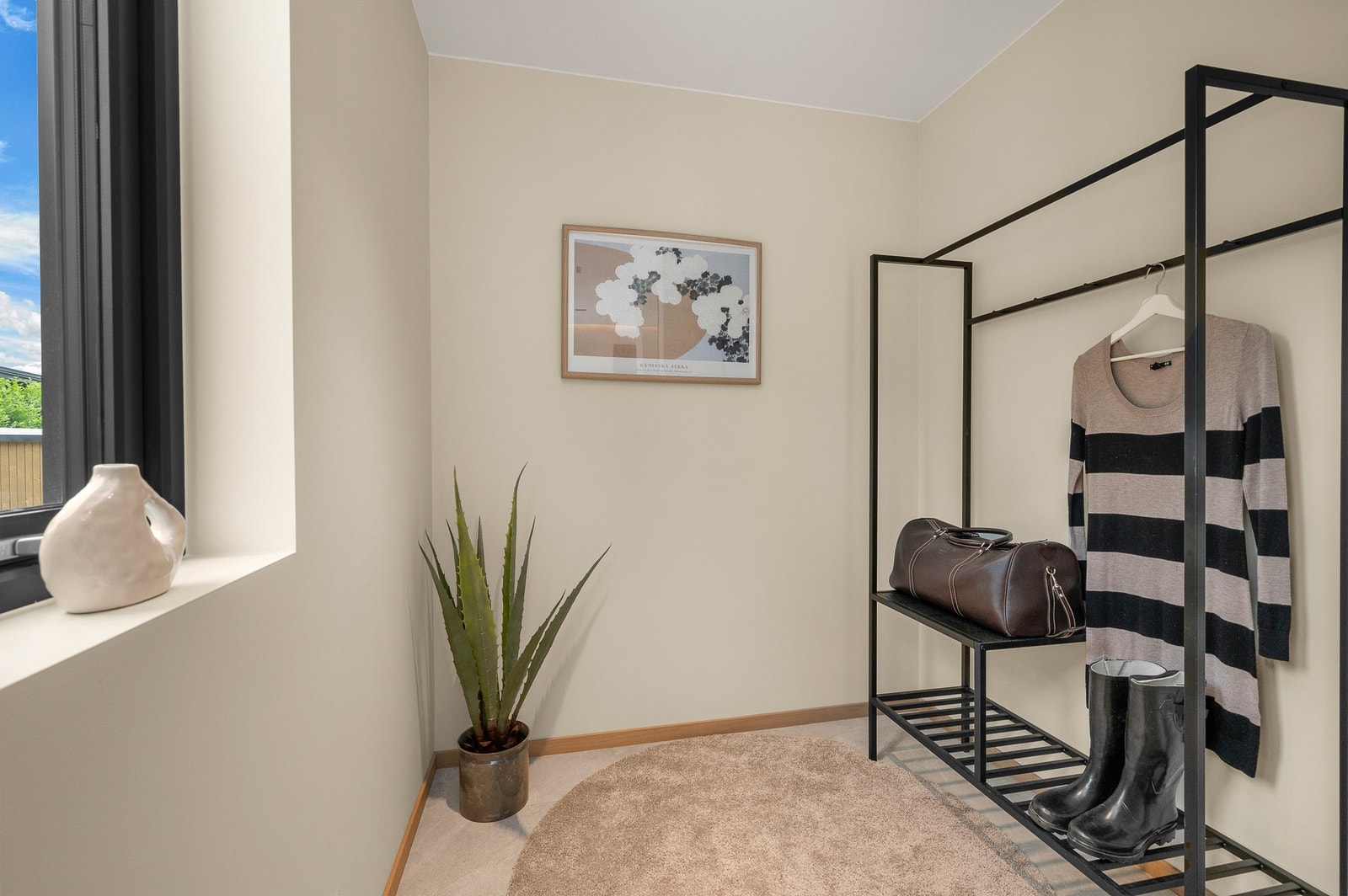 Entréen har god plass til garderobe. Galleribilde