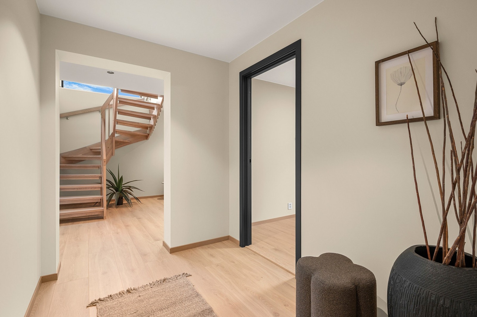 Sokkel byr også på et ekstra soverom, bad og eget vaskerom. Galleribilde