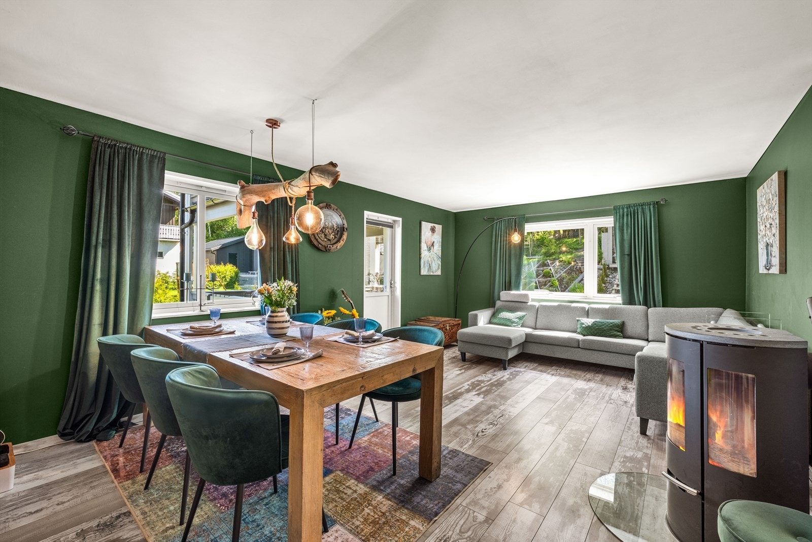 Vinduene slipper inn rikelig med dagslys. Galleribilde