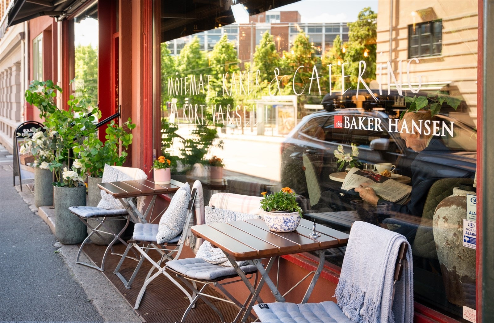 Baker Hansen på Adamstuen Galleribilde
