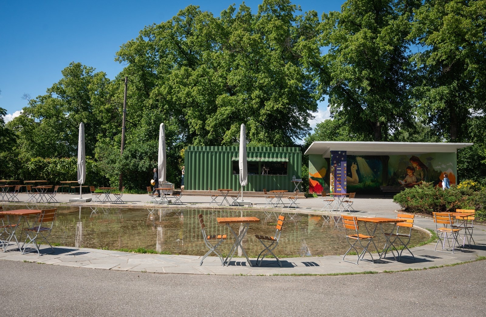 Stensparken - Café Stensparken med enkel servering av mat og drikke i fine park omgivelser. Galleribilde