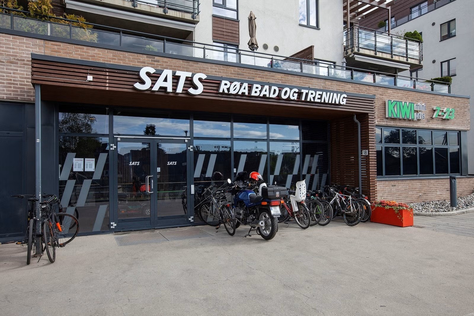 Røa bad og SATS Galleribilde