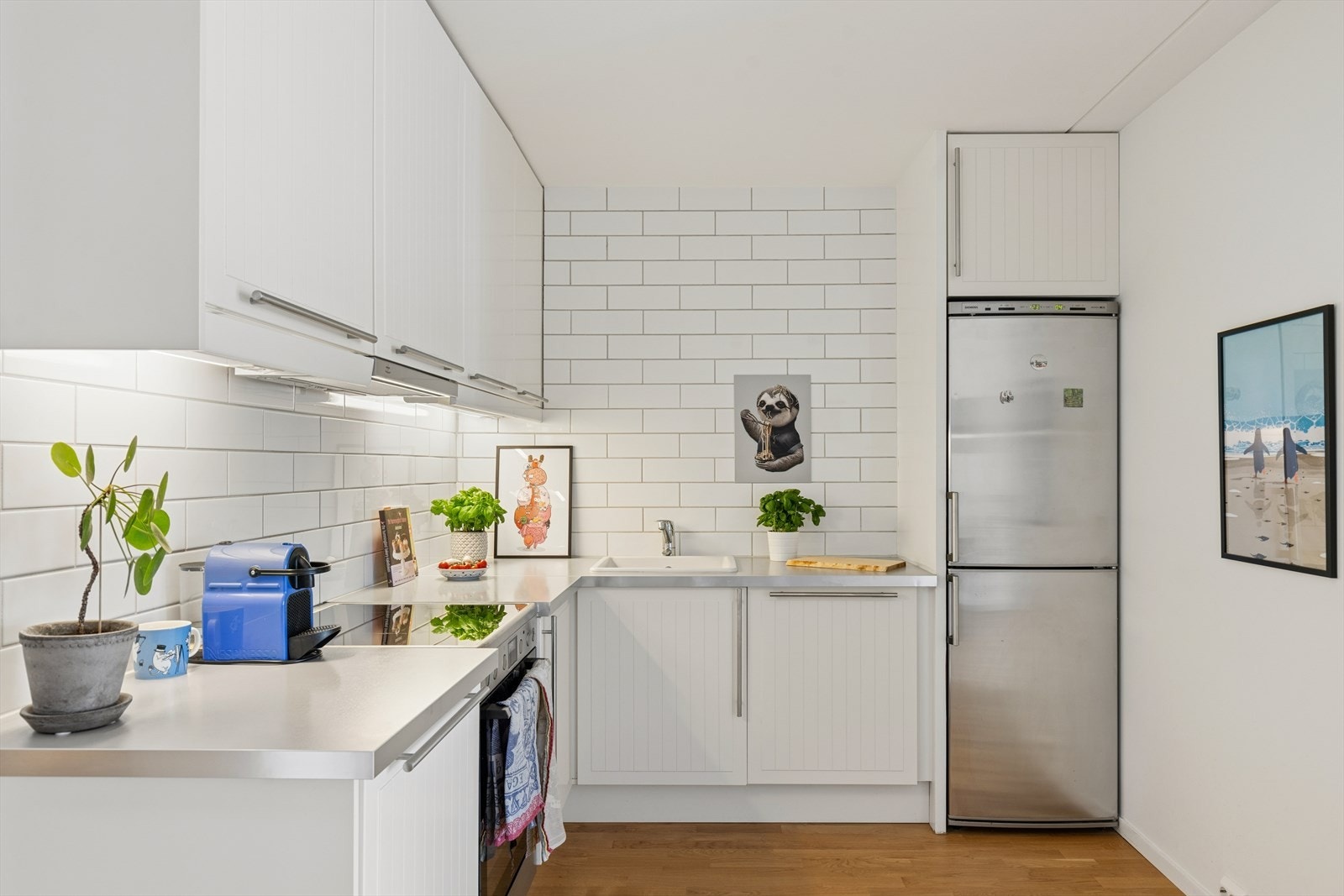 Her er det godt med skap- og benkeplass Galleribilde