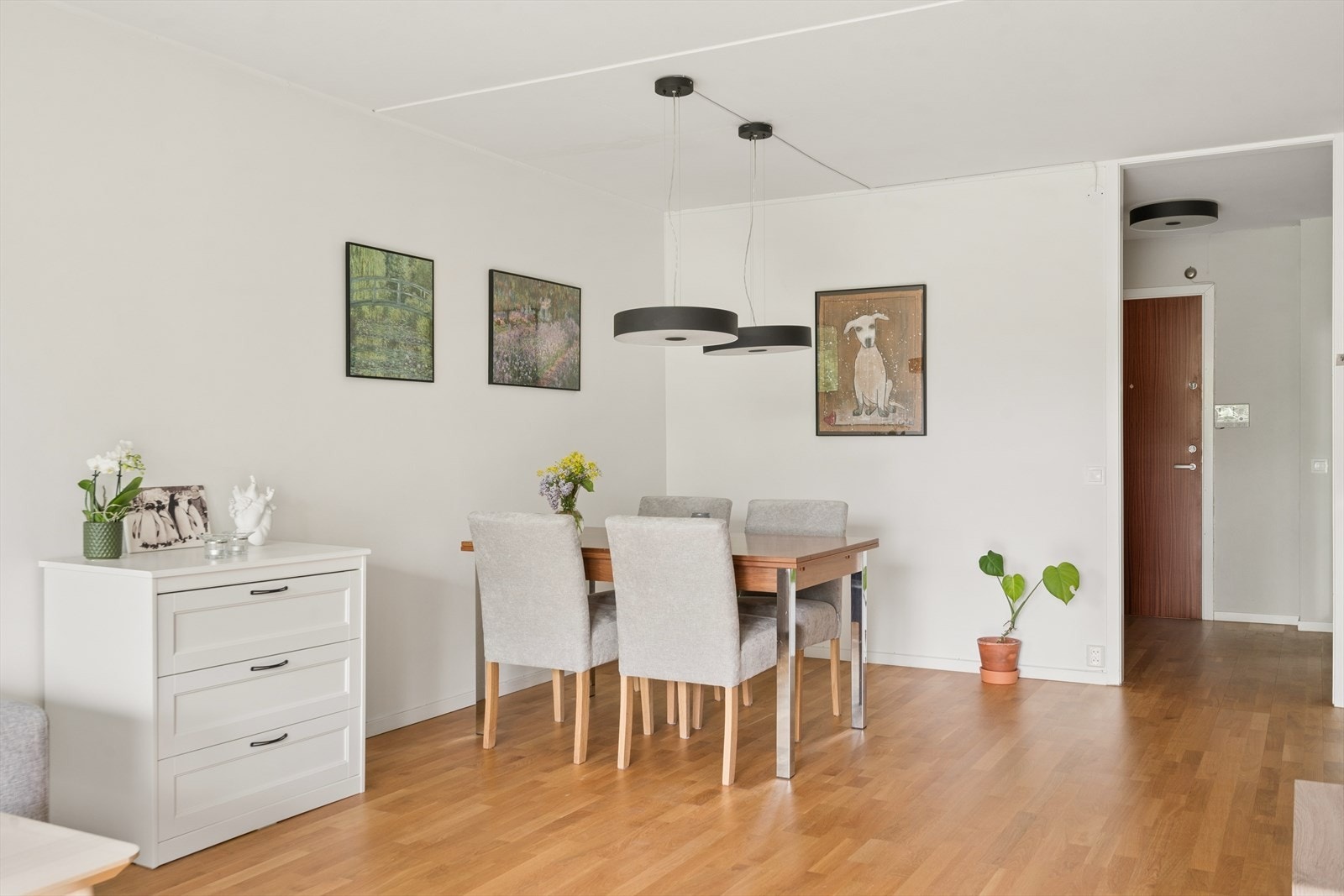 God plass til spisebord Galleribilde