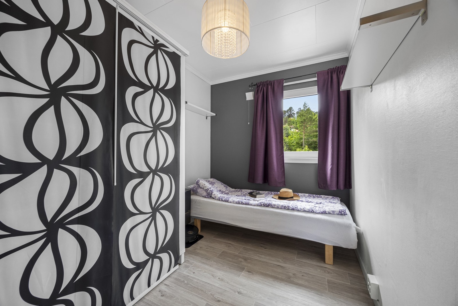 Et av boligens soverom, ideelt som barnerom eller kontor. Galleribilde