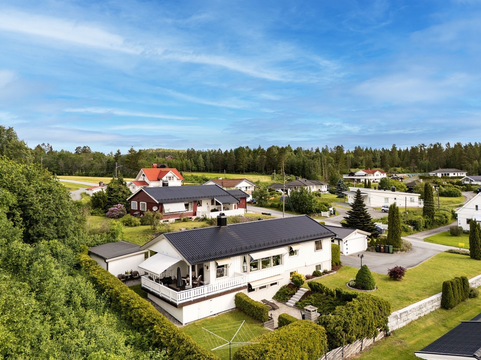 Eiendommen ligger i et populært og etablert boligområde. Galleribilde