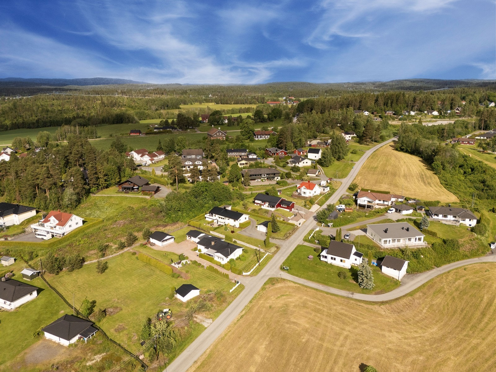 Omgitt av landlige og naturskjønne omgivelser i Ringerike kommune. Galleribilde