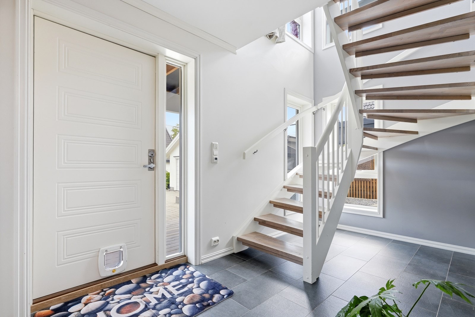 Hall m/trapp. Galleribilde