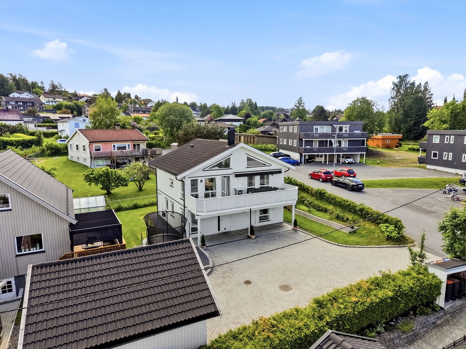 Boligen ligger i et populært og barnevennlig området i umiddelbar nærhet til Kongsberg Sentrum. Galleribilde