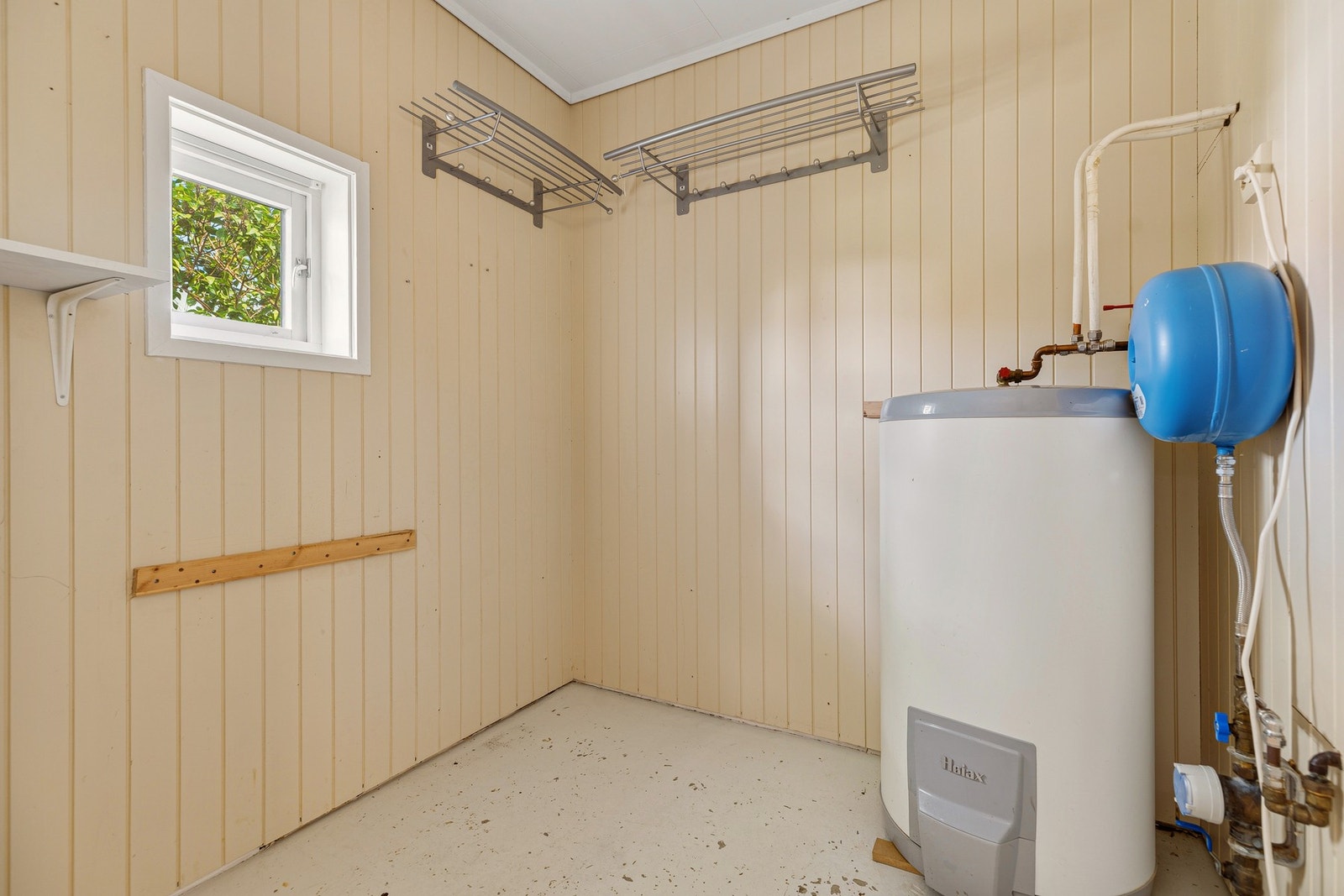 I tilknytning til gangen er det en romslig bod med gode lagringsmuligheter. Galleribilde