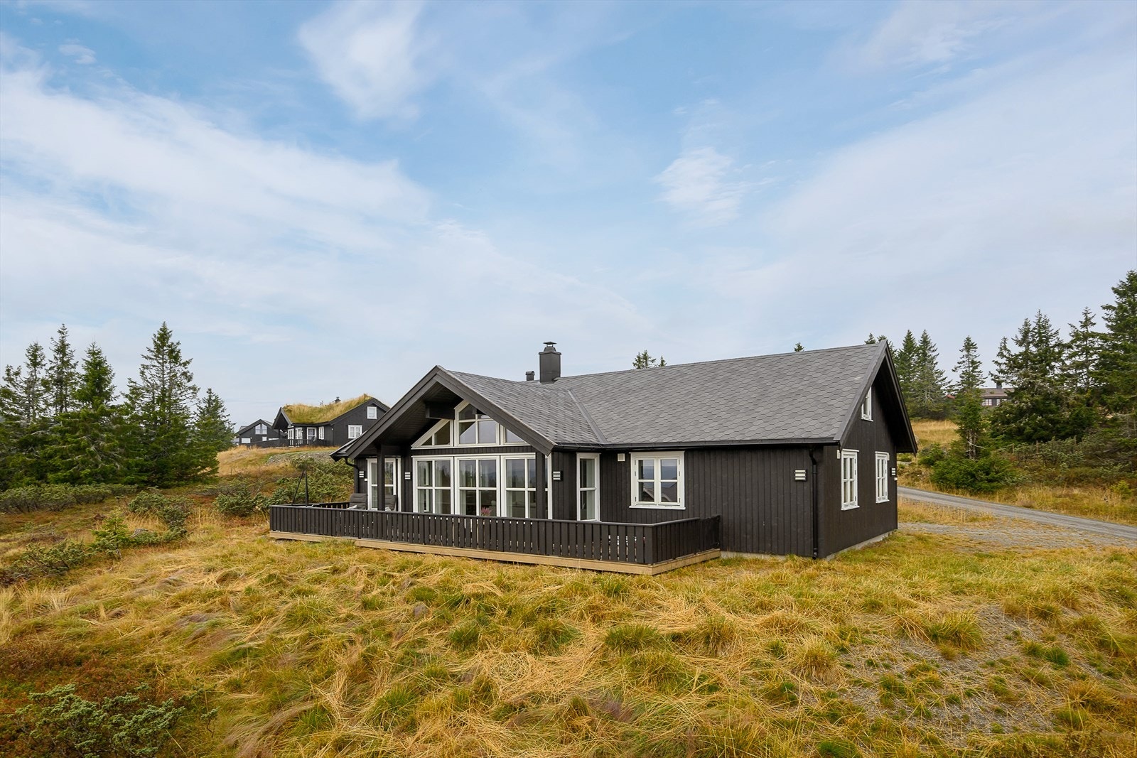 Moderne, tiltalende og meget funksjonell hytte med fantastisk beliggenhet. Galleribilde