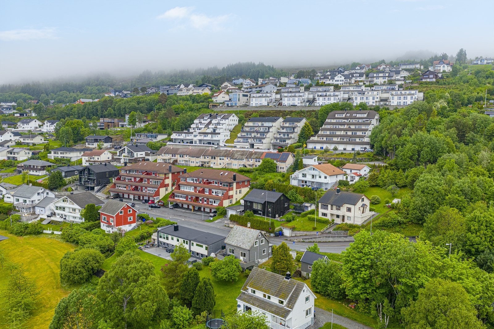 Nærområde -Eiendommen har stort potensiale på grunn av den store tomten og den sentrumsnære beliggenheten Galleribilde