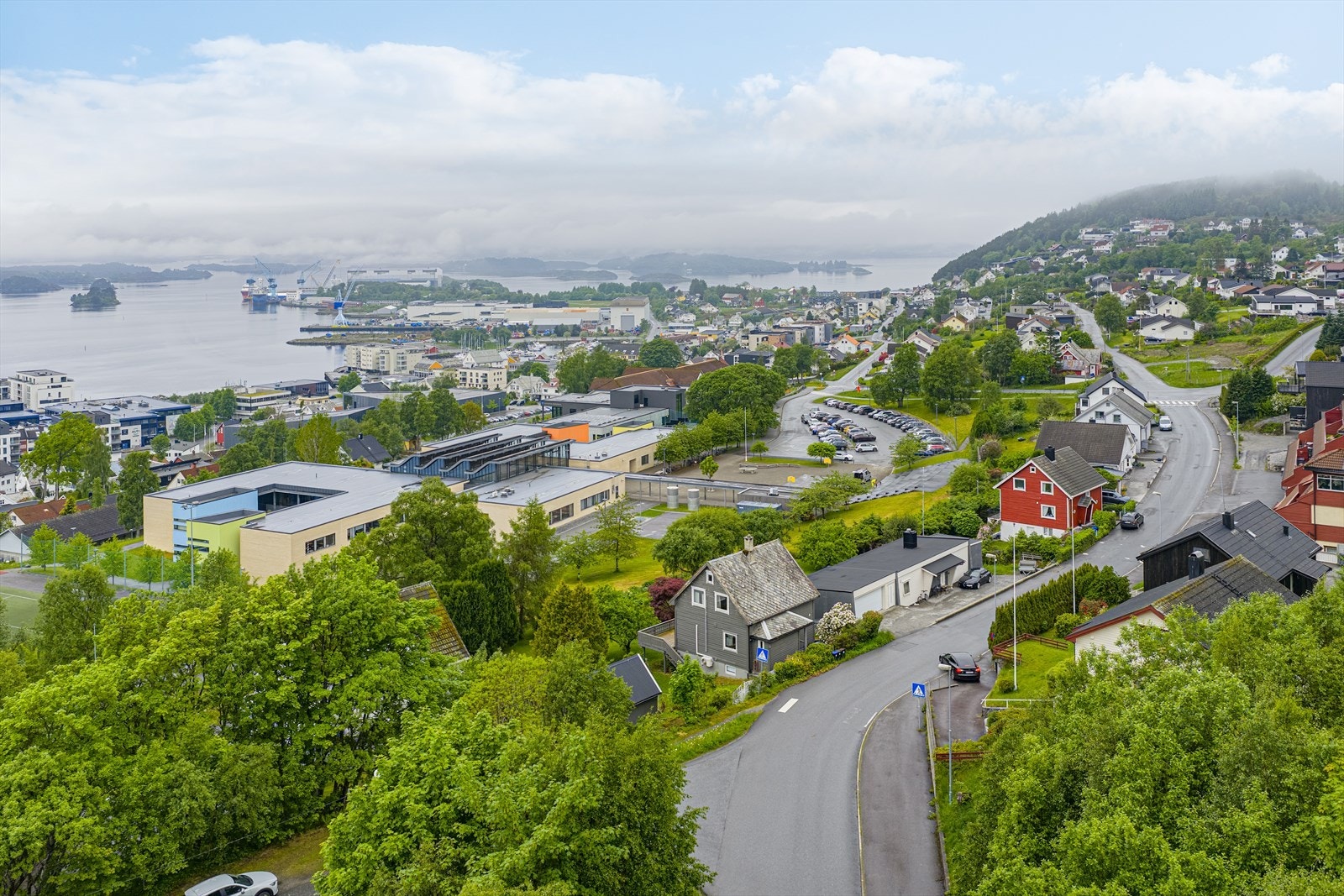 Nærområde -Eiendommen har stort potensiale på grunn av den store tomten og den sentrumsnære beliggenheten Galleribilde