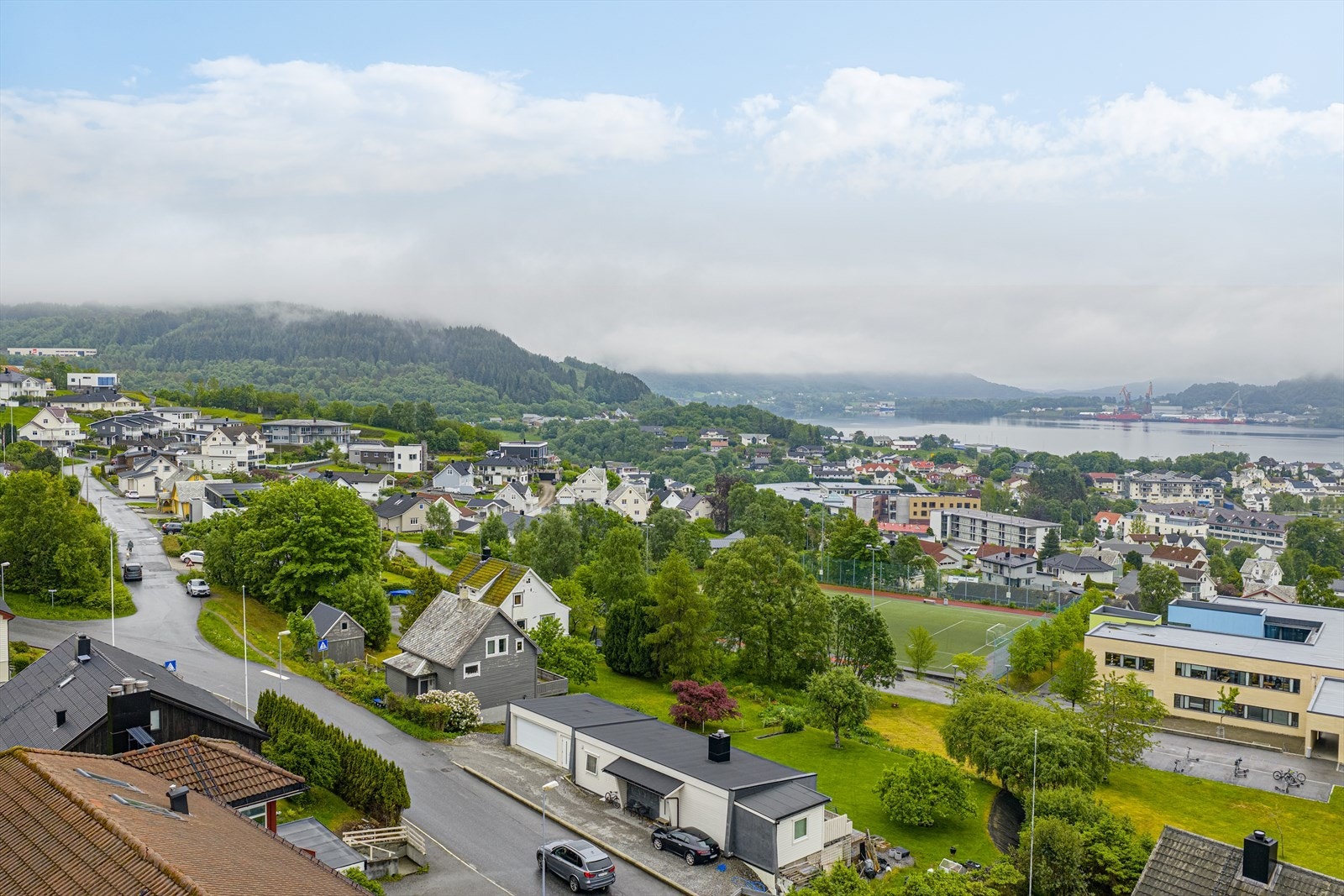 Nærområde -Eiendommen har stort potensiale på grunn av den store tomten og den sentrumsnære beliggenheten Galleribilde