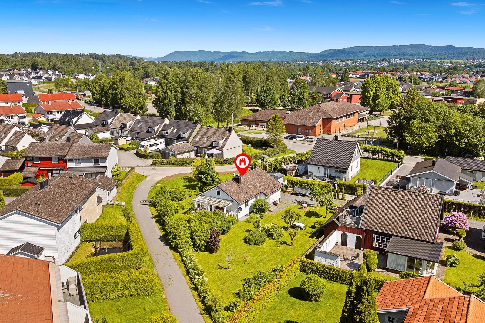 Eiendomsmegler Norge Telemark Kongerød - Familievennlig enebolig med 3 soverom på romslig og solrik tomt.