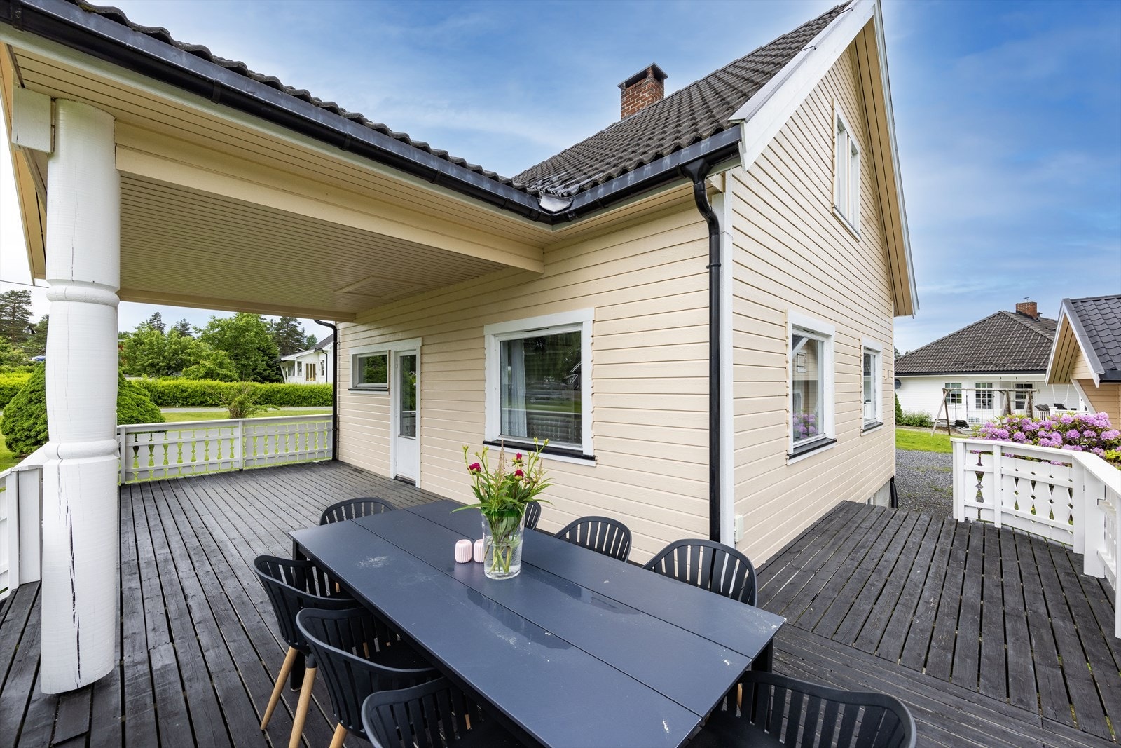 Stor solrik terrasse Galleribilde