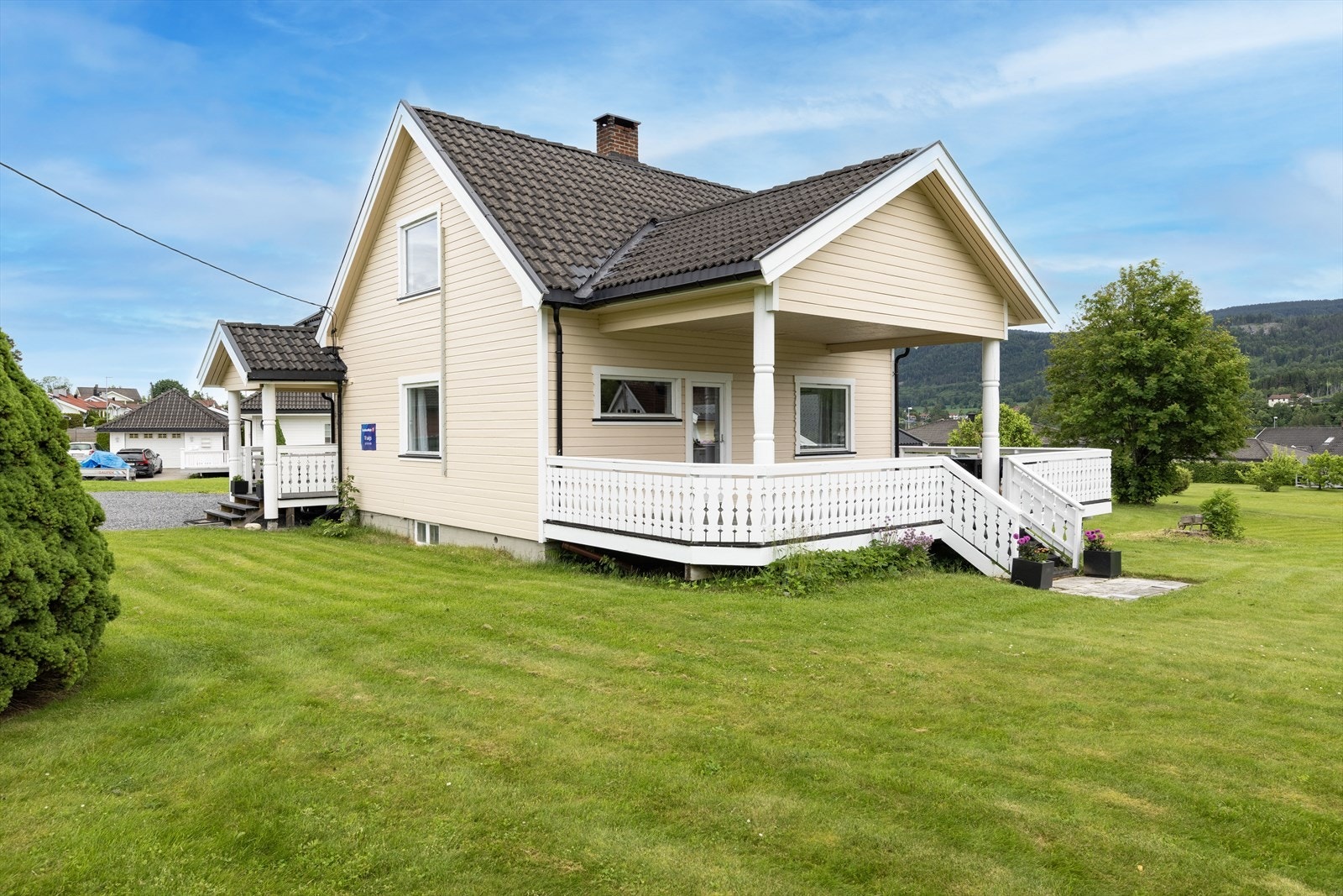 Fin beliggenhet i etablert og svært barnevennlig boligområde. Galleribilde