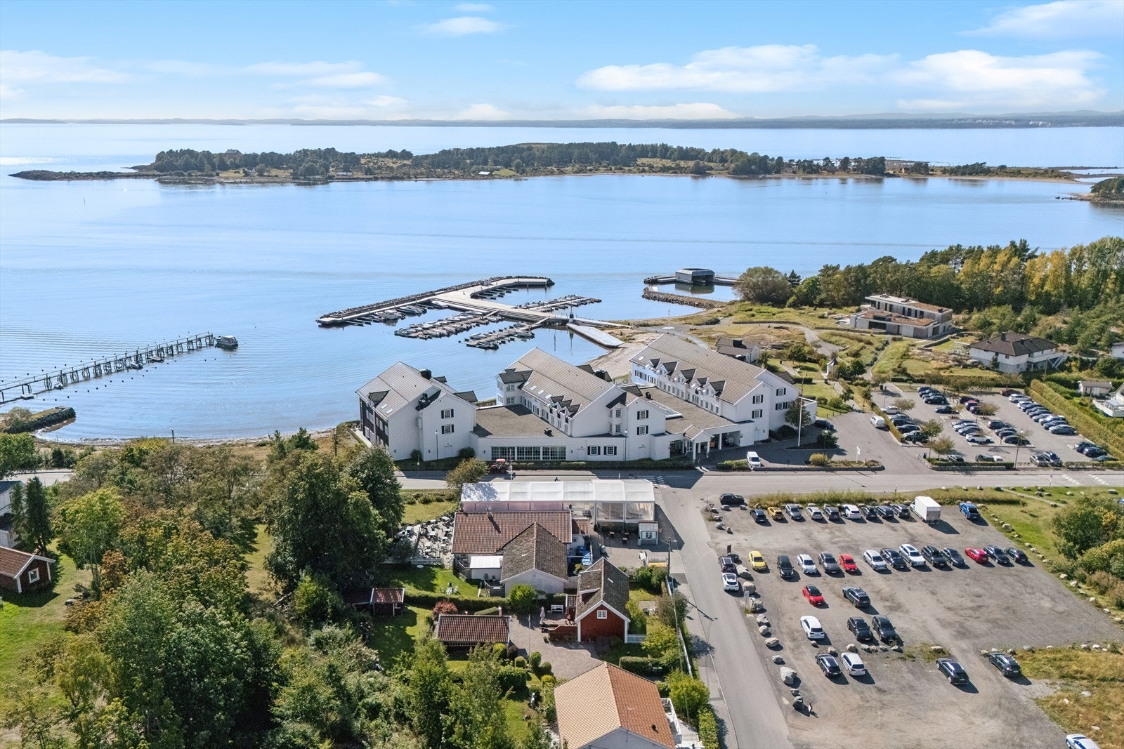 Med anerkjente Støtvig hotel og restaurant Losen som nabo ligger alt til rette for hyggelige opplevelser. Velkommen på visning. Galleribilde