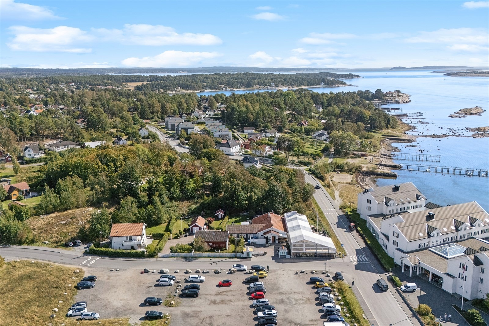 Vakre Larkollen er stedet for deg som ønsker et sjarmerende sommersted med umiddelbar nærhet til sjø, naturopplevelser og hyggelige spisesteder. Galleribilde
