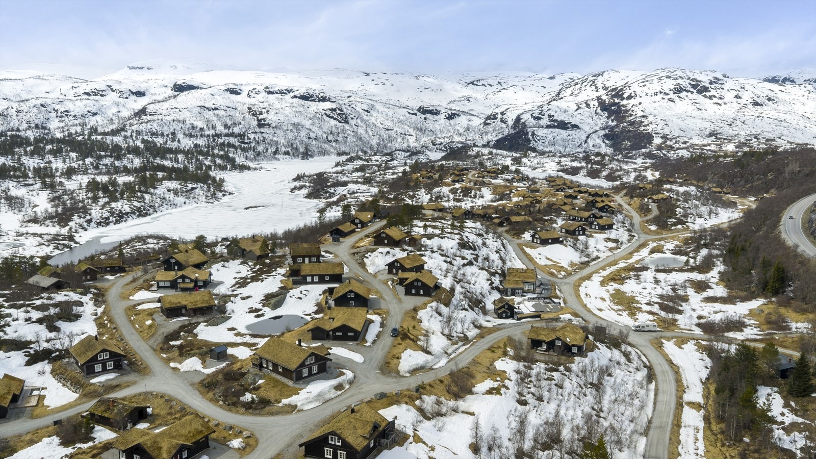 Om vinteren byr området på et omfattende løypenett; Treningstur i lysløypa om kvelden, eller søndagstur med barna til Fossen. Et eget selskap har ansvaret for løypene som normalt starter sin virksomhet så snart snøforholdene tillater det. Galleribilde