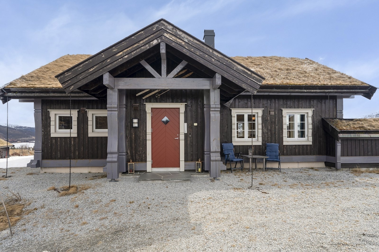 Velkommen inn! Flott, overbygget inngangsparti. Galleribilde