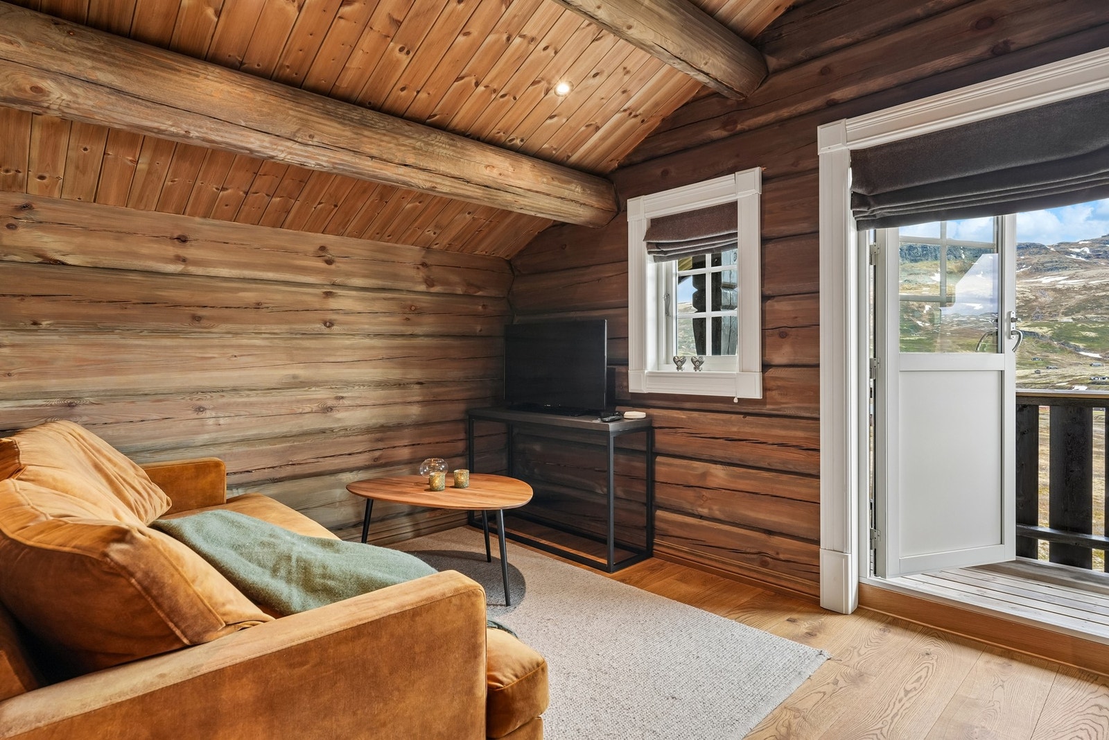 Loftstuen har adkomt ut til balkongen. Galleribilde