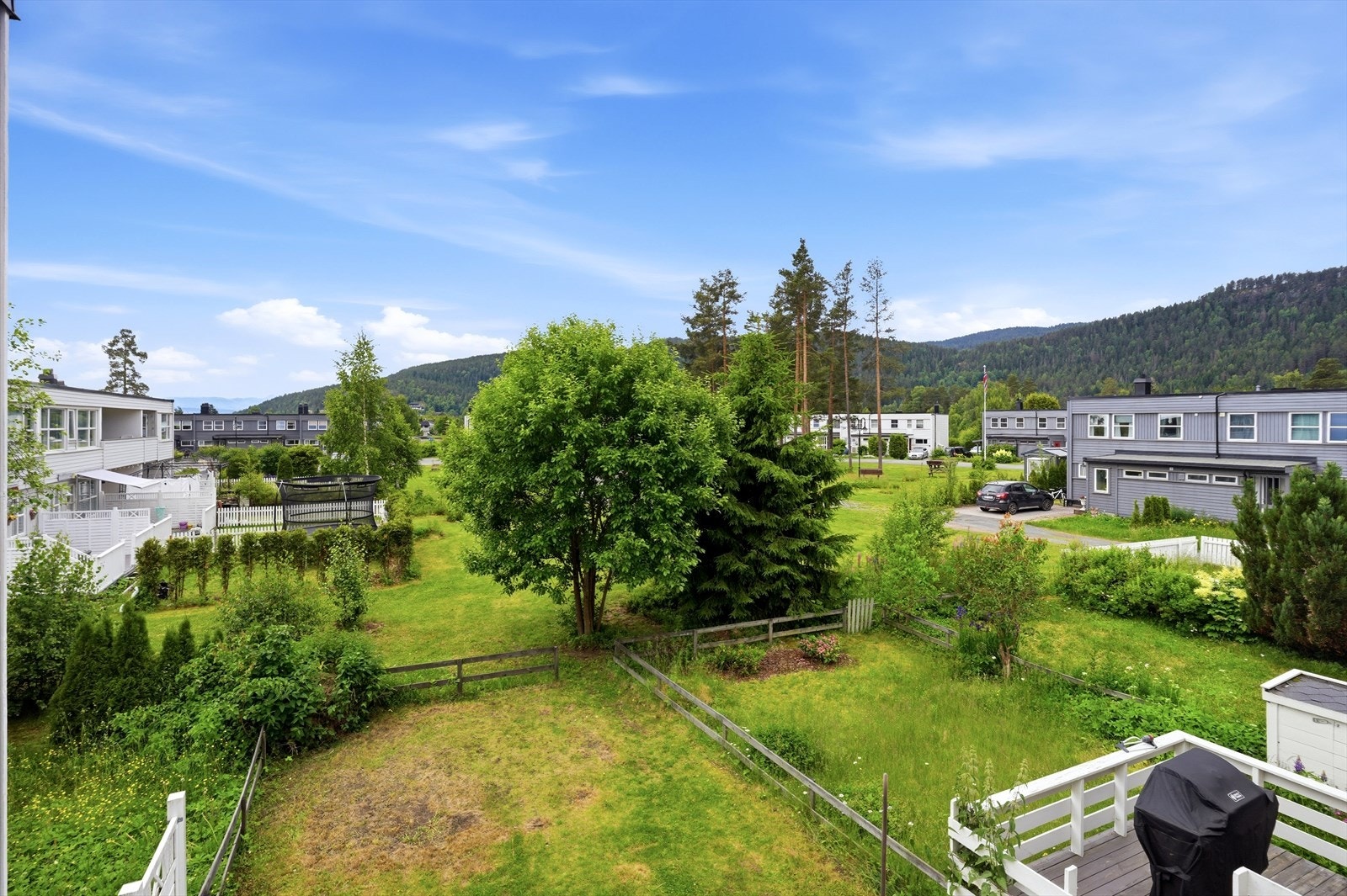 Boligen ligger i et stille og rolig nabolag med fine turmuligheter i nærheten. Galleribilde