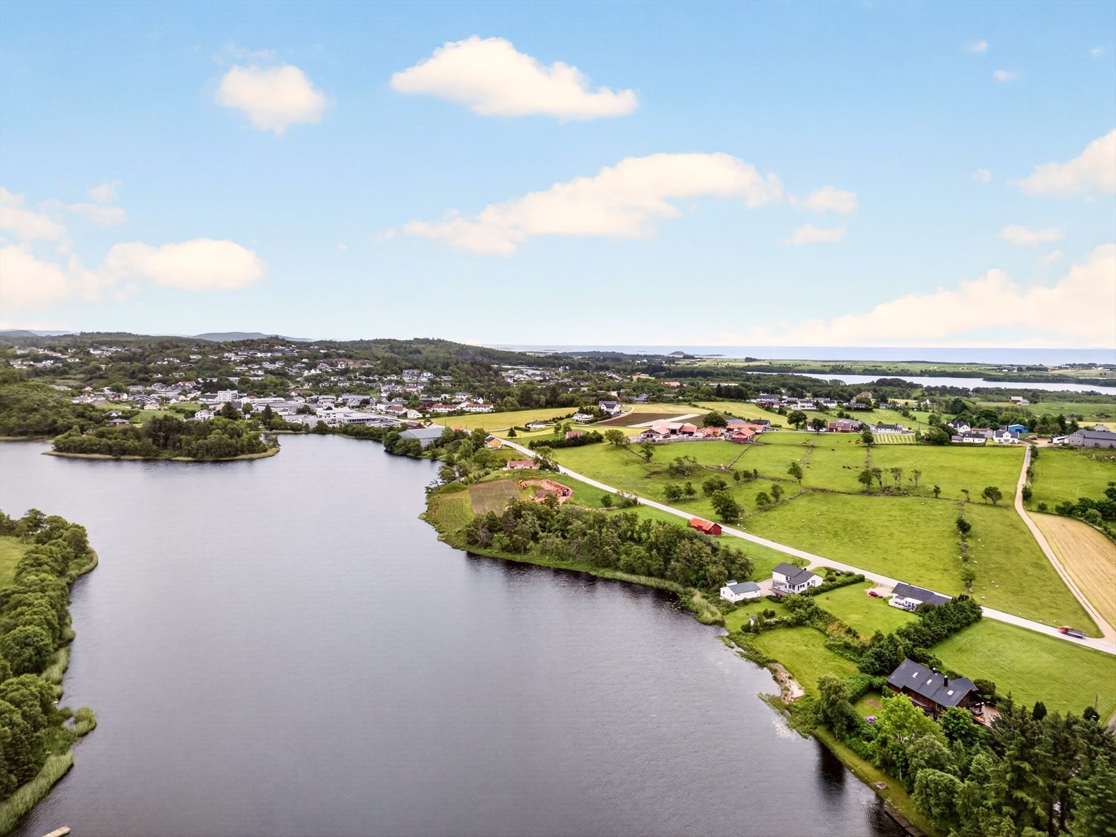 Gode muligheter for båtliv og fiske fra egen tomt. Galleribilde