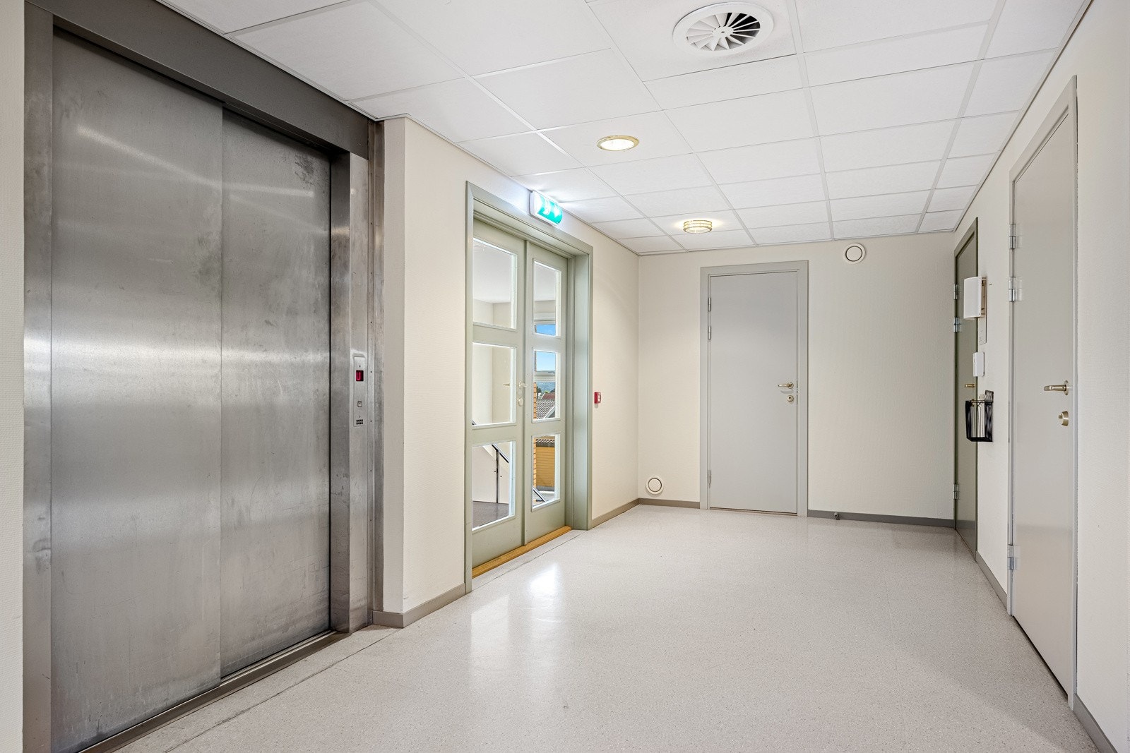 Adkomst både til leiligheten og kjellerboden via heis Galleribilde